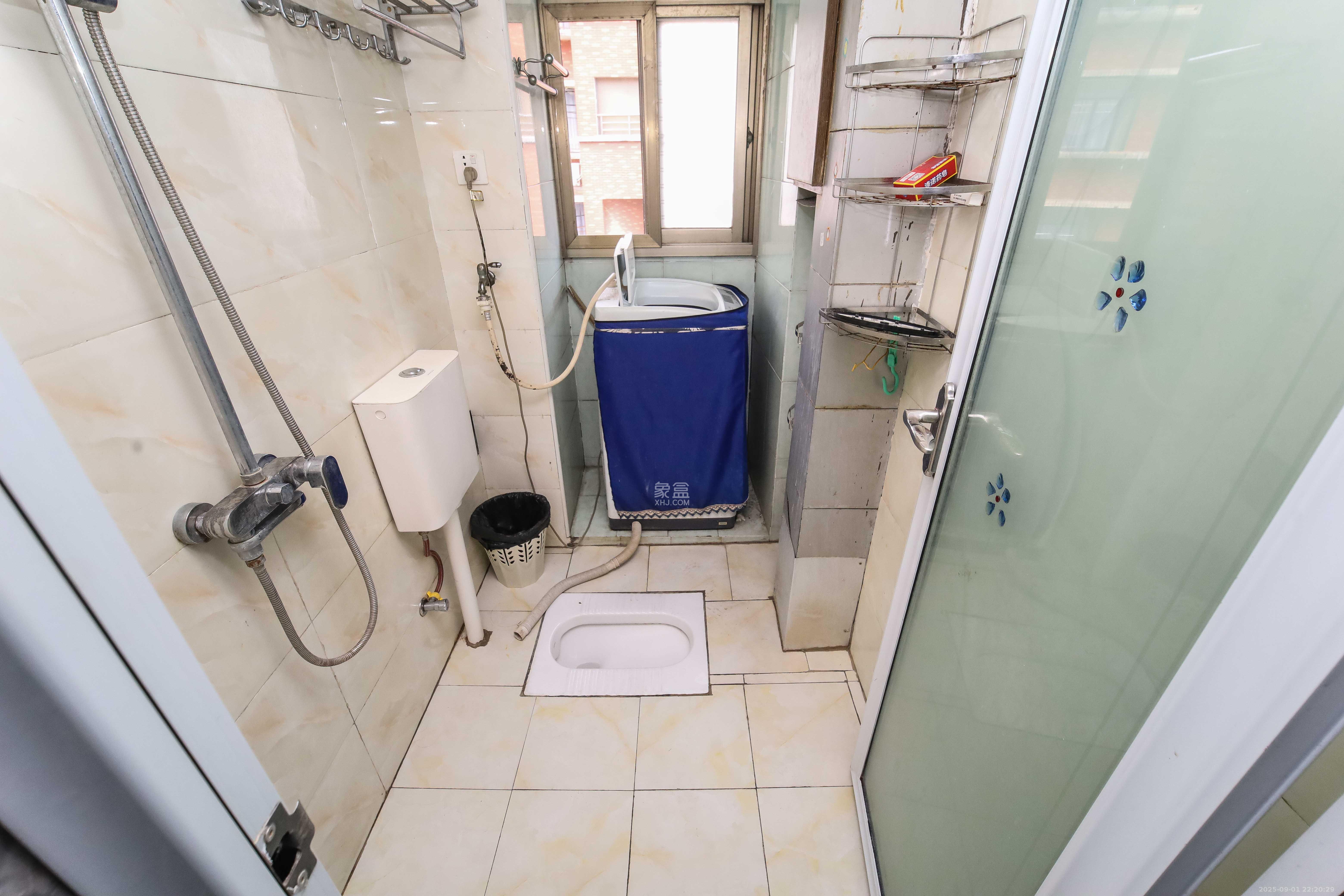 芙蓉区教育局学生校服服务部宿舍  2室2厅1卫    48.0万卫生间