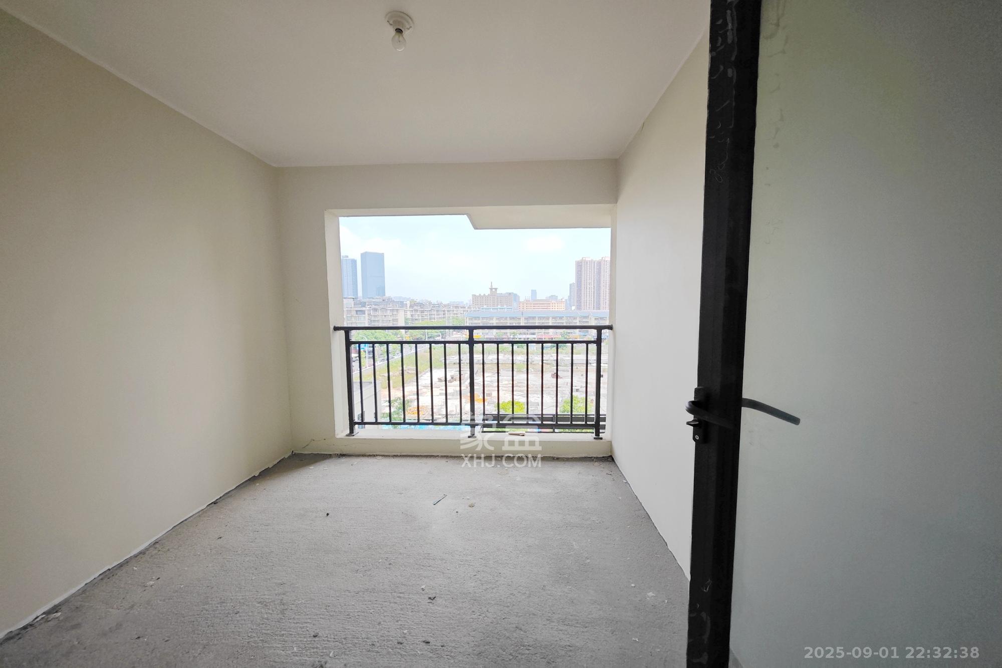 旭辉国悦府  4室2厅2卫    149.8万 旭辉国悦府  4室2厅2卫    149.8万阳台