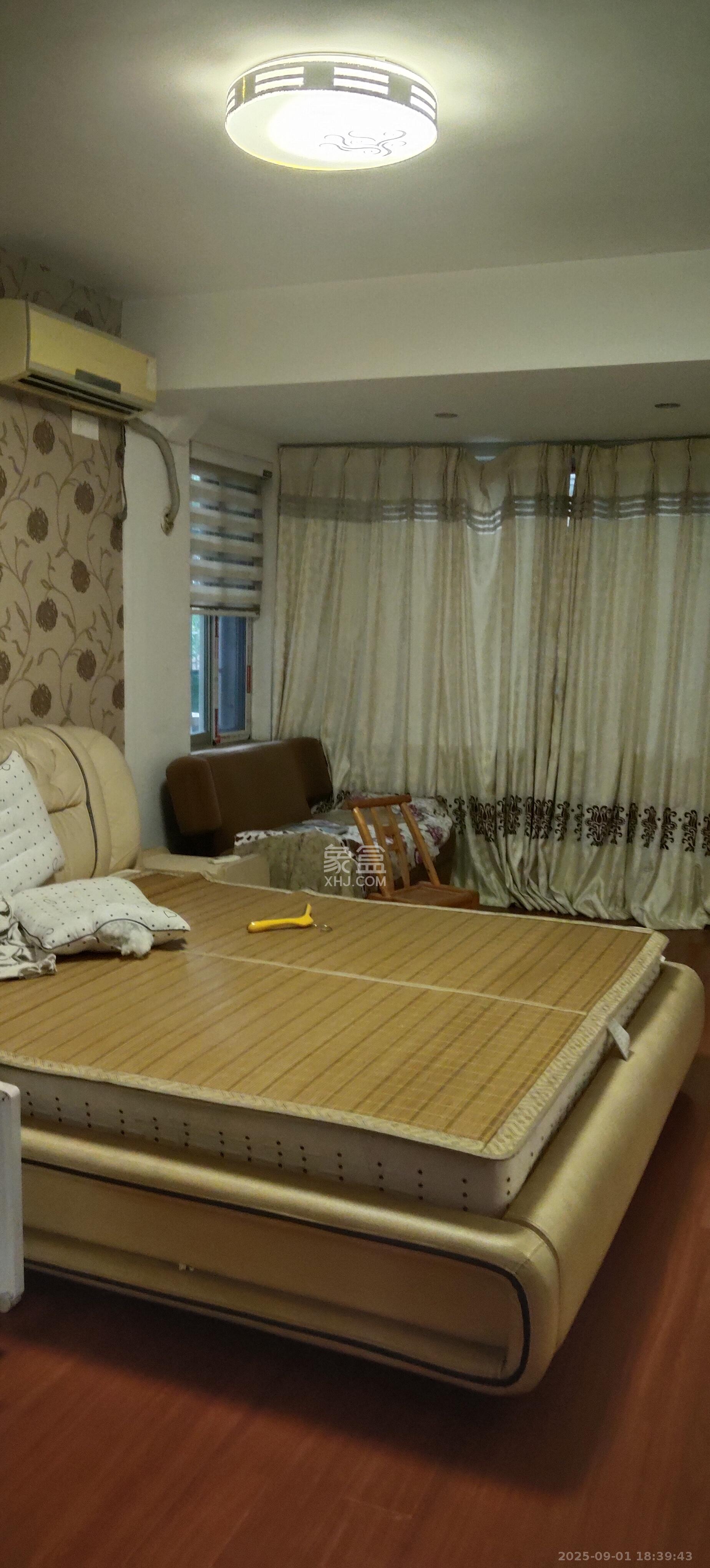 中南汽车世界  2室2厅1卫    1700.0元/月室内图