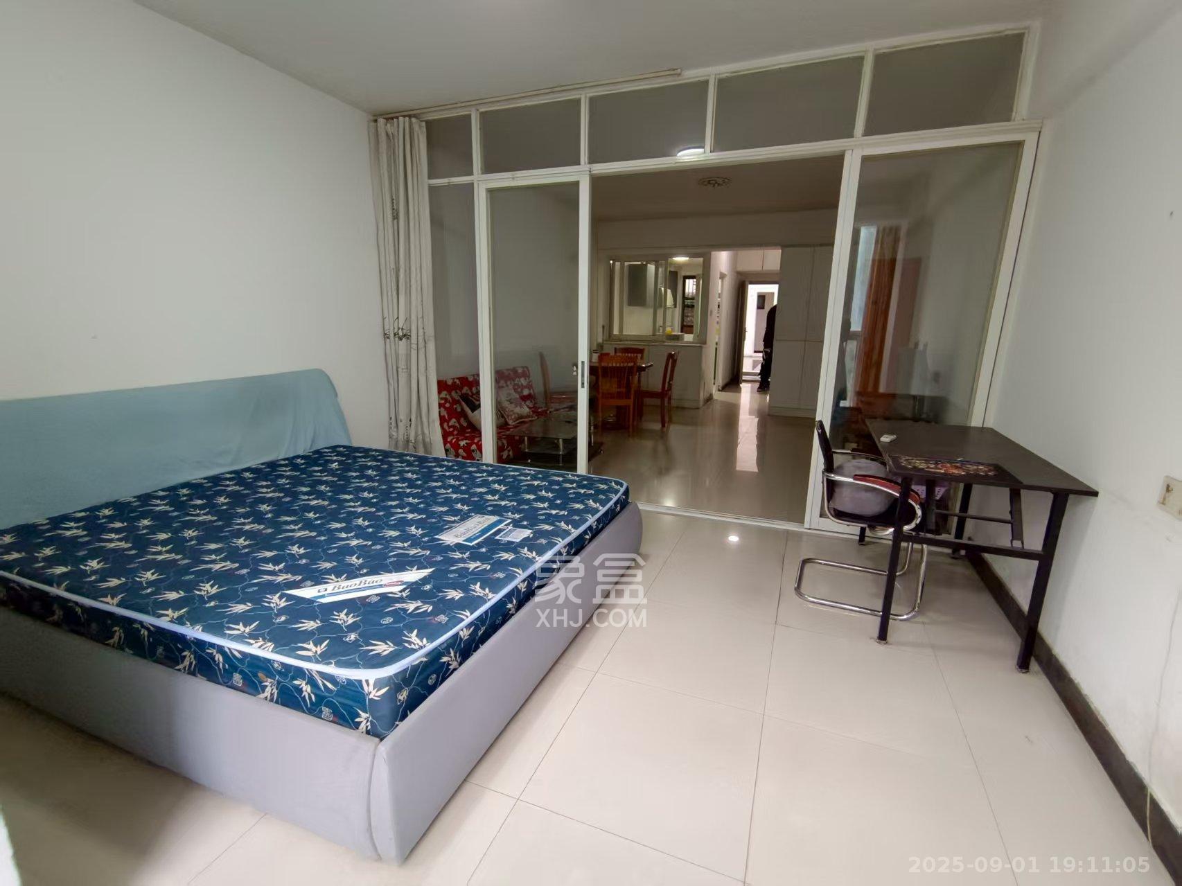 阳光100二期 1室1厅1卫 1400.0元/月 阳光100二期 1室1厅1卫 1400.0元/月室内图