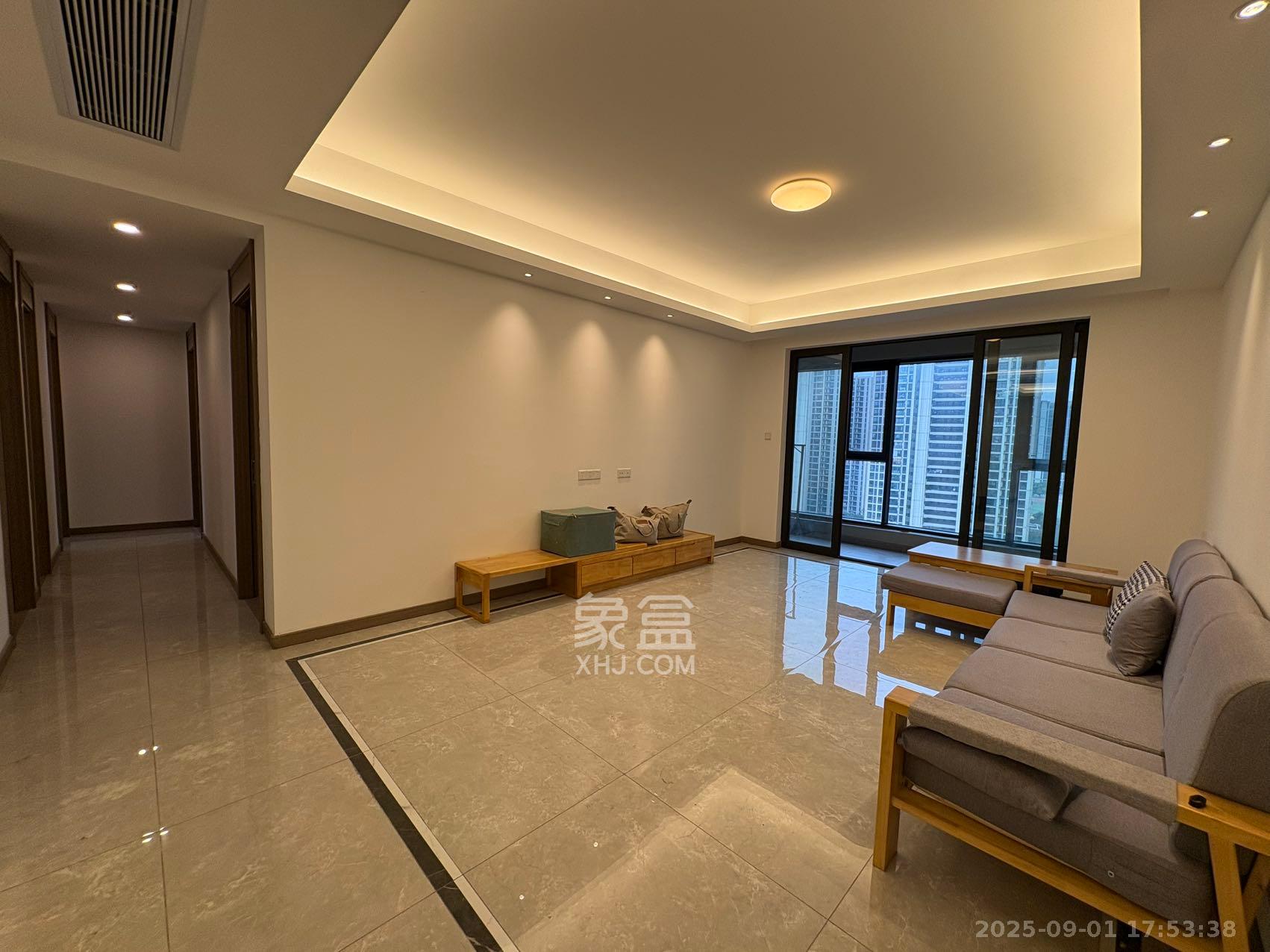 映客龙湖璟翠公馆（映客龙湖璟翠中心）  4室2厅2卫    3500.0元/月室内图1