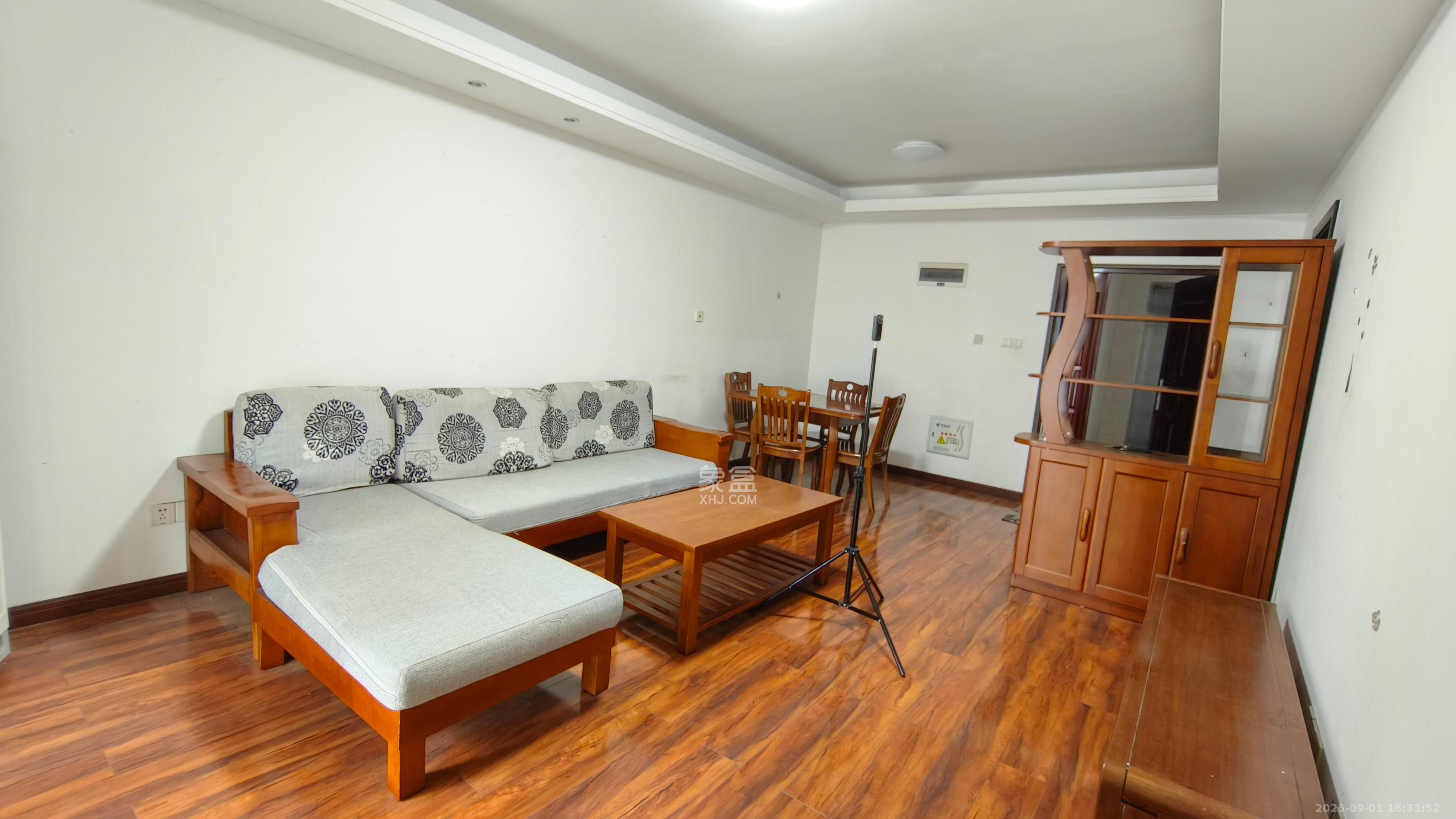 绿地中央广场  3室2厅1卫    2500.0元/月室内图