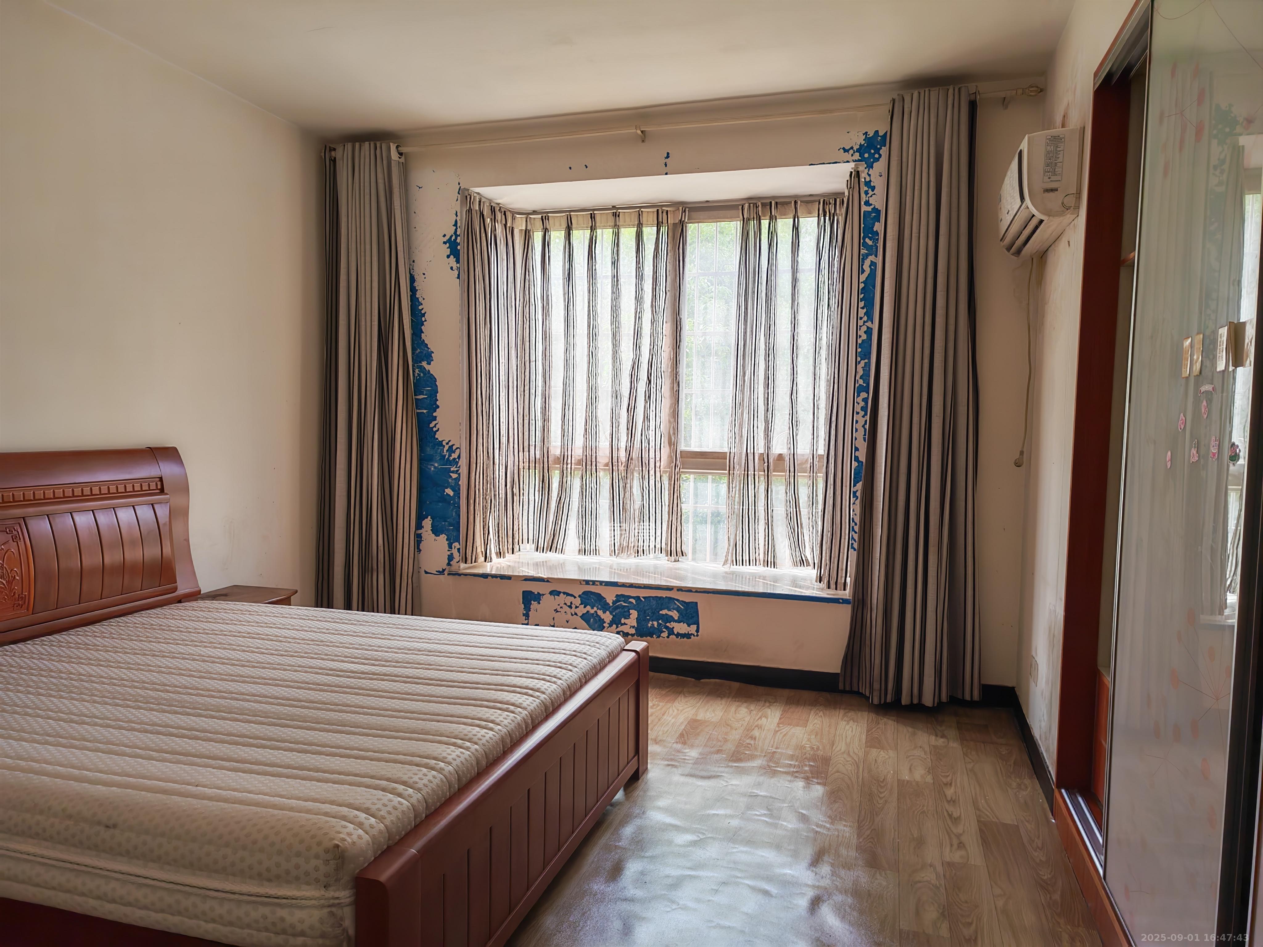 枫华府第  3室2厅2卫    1800.0元/月 枫华府第  3室2厅2卫    1800.0元/月室内图