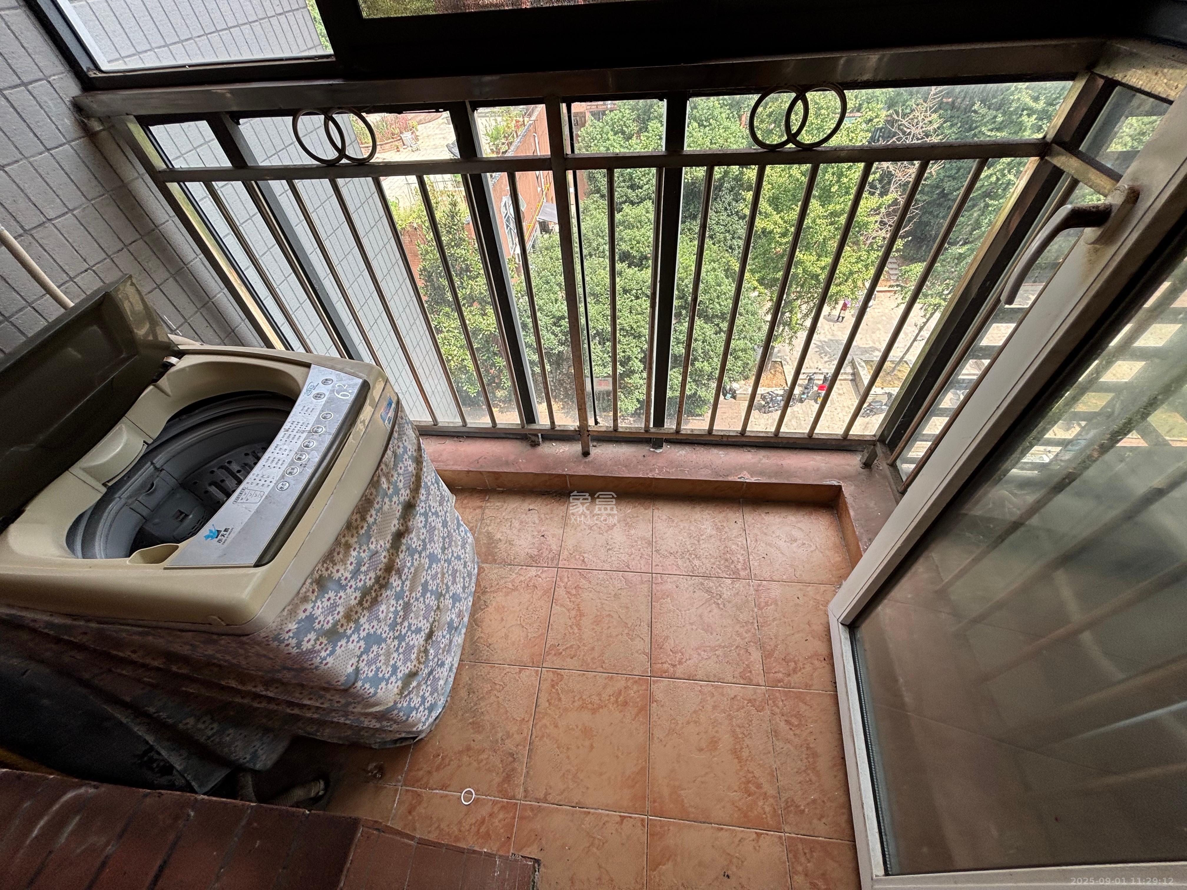 联美品格  3室2厅2卫    2100.0元/月室内图