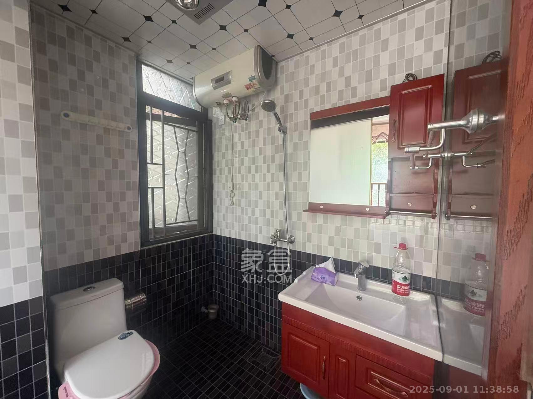 藏珑湖上国际花园  3室2厅2卫    2700.0元/月室内图