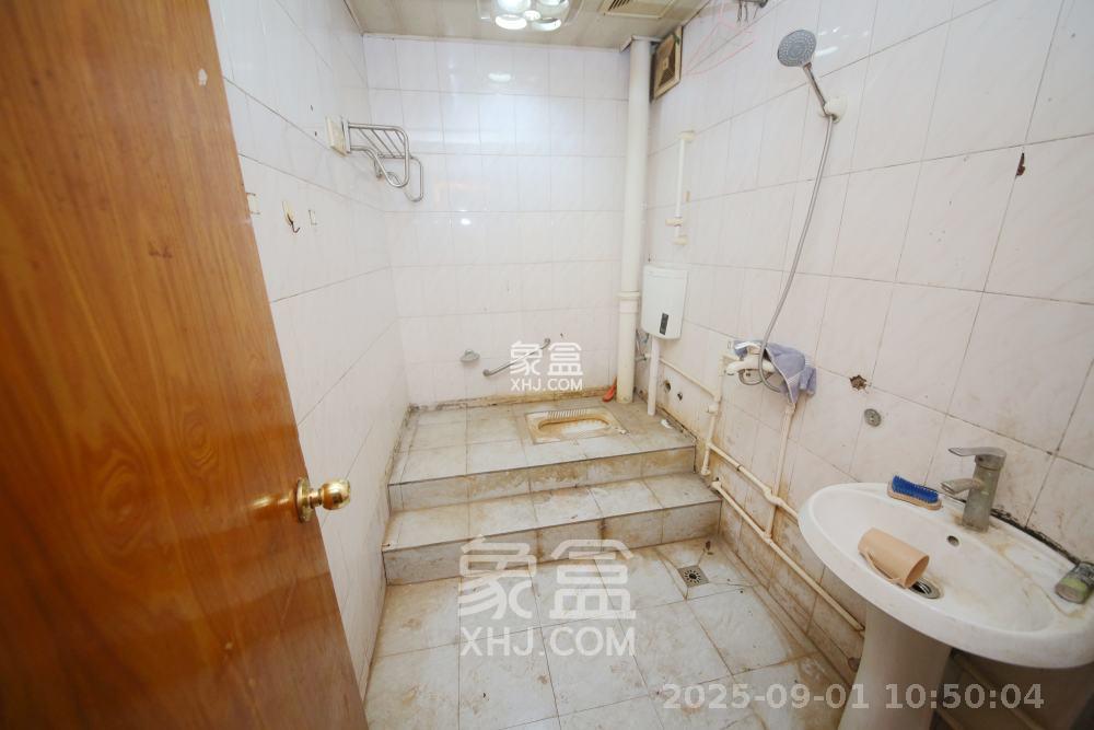 燕山街社区 3室1厅2卫 2400.0元/月 燕山街社区 3室1厅2卫 2400.0元/月室内图