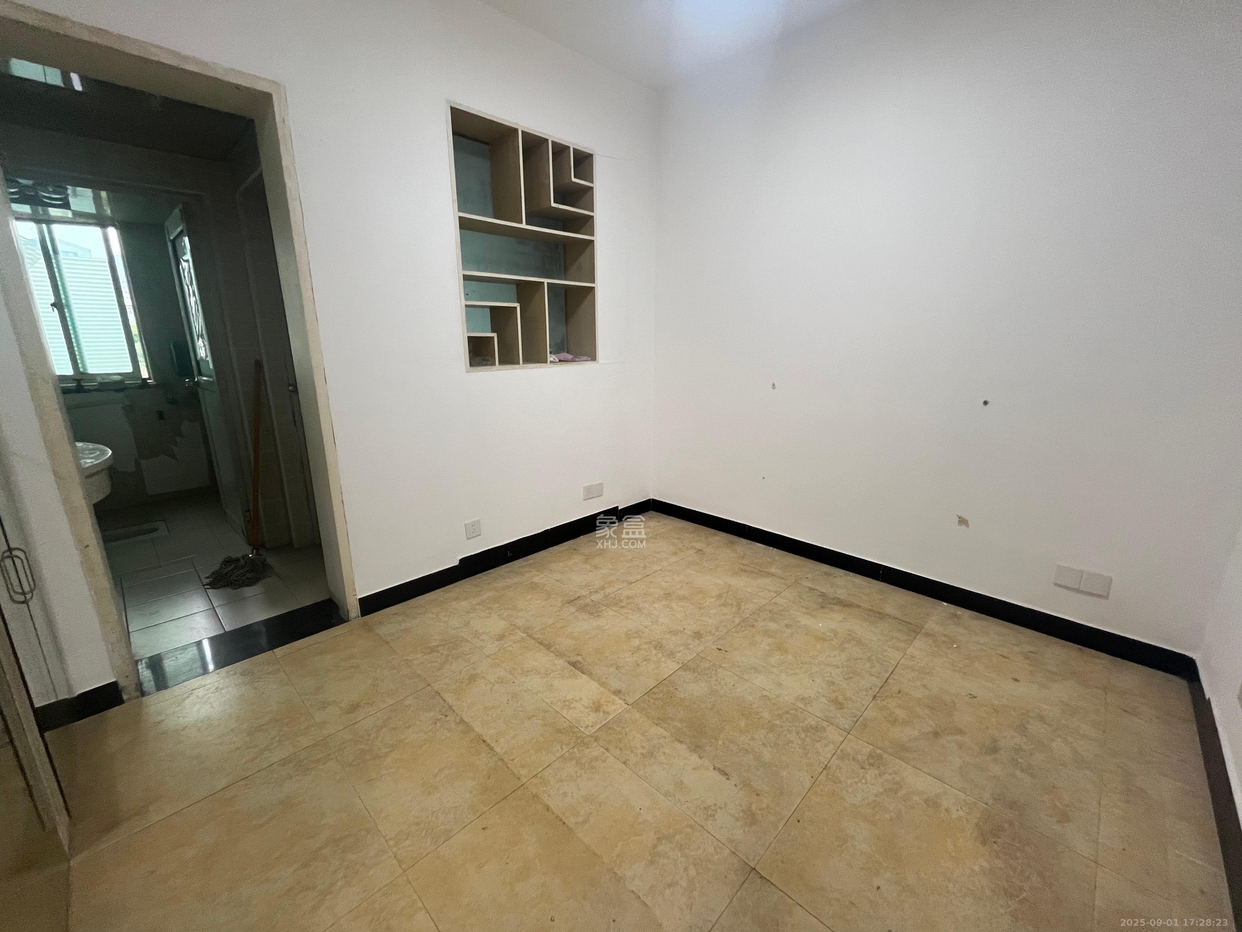 金秋小区  3室2厅1卫    2600.0元/月室内图