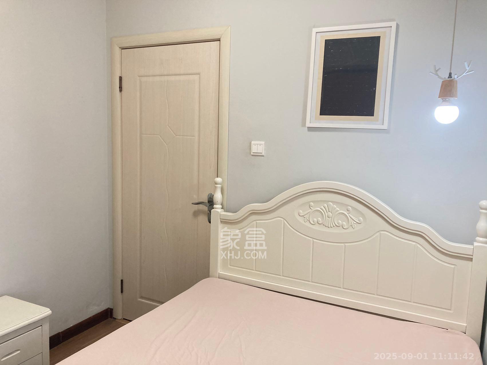 第六都（陆都小区）  2室2厅1卫    3200.0元/月室内图