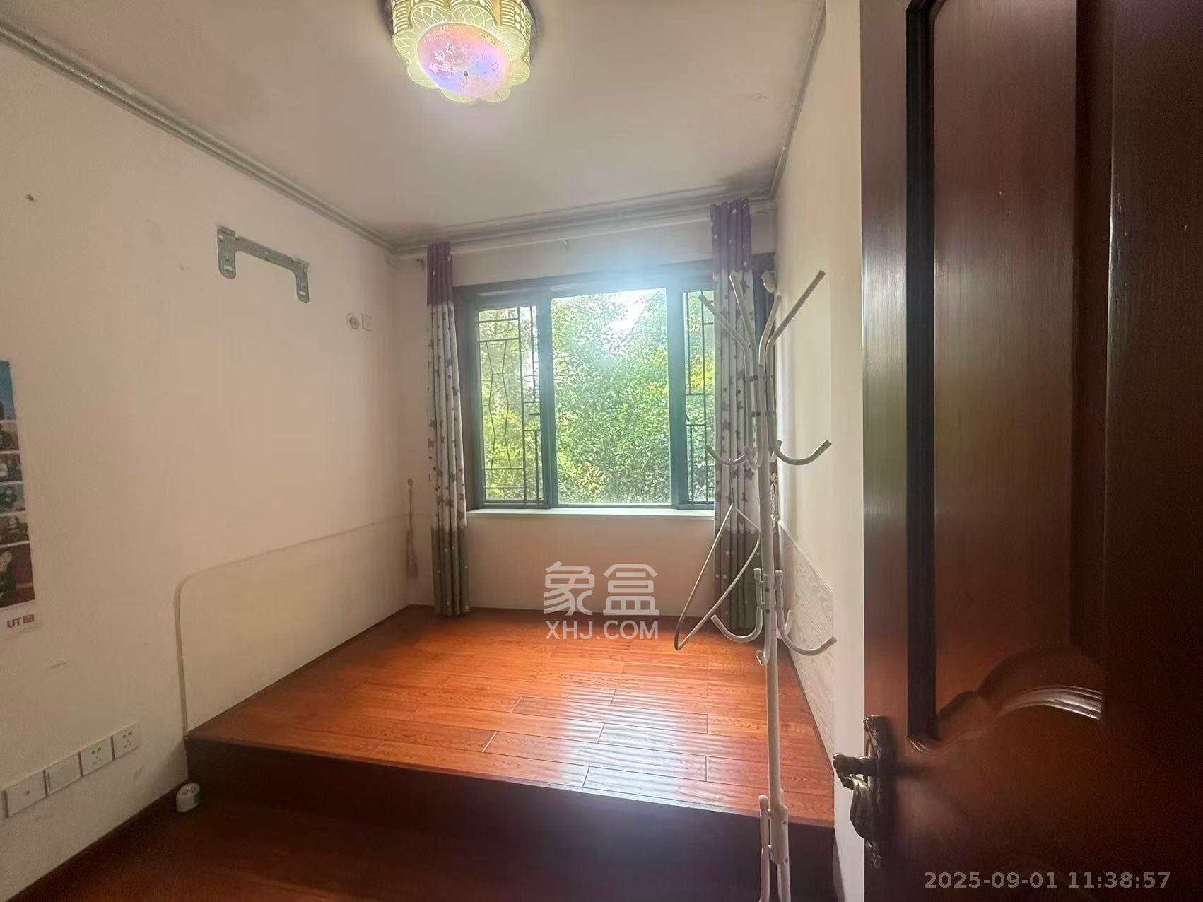 藏珑湖上国际花园  3室2厅2卫    2700.0元/月室内图