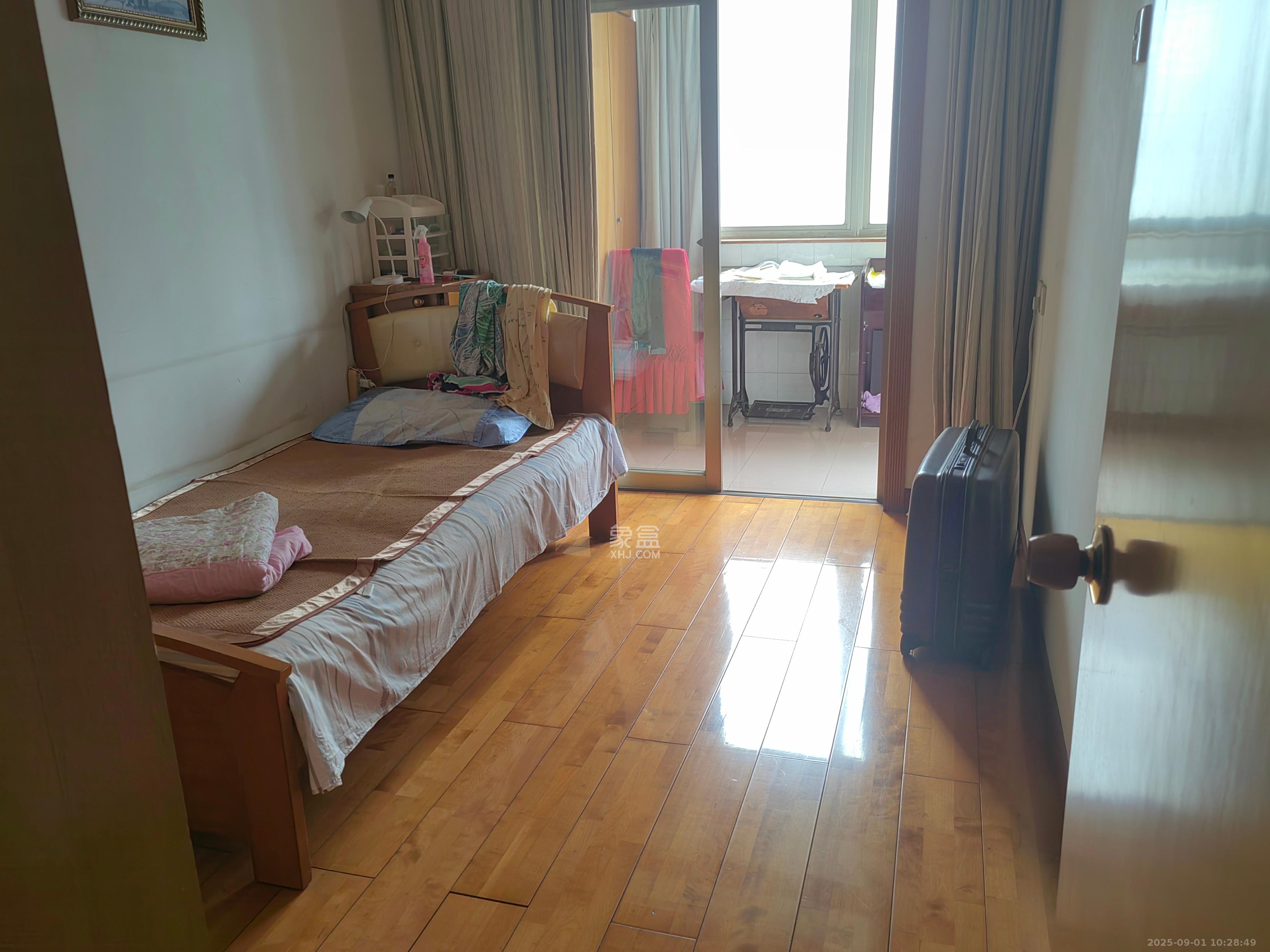 八一桥工商银行家属楼 3室2厅2卫 2700.0元/月 八一桥工商银行家属楼 3室2厅2卫 2700.0元/月室内图