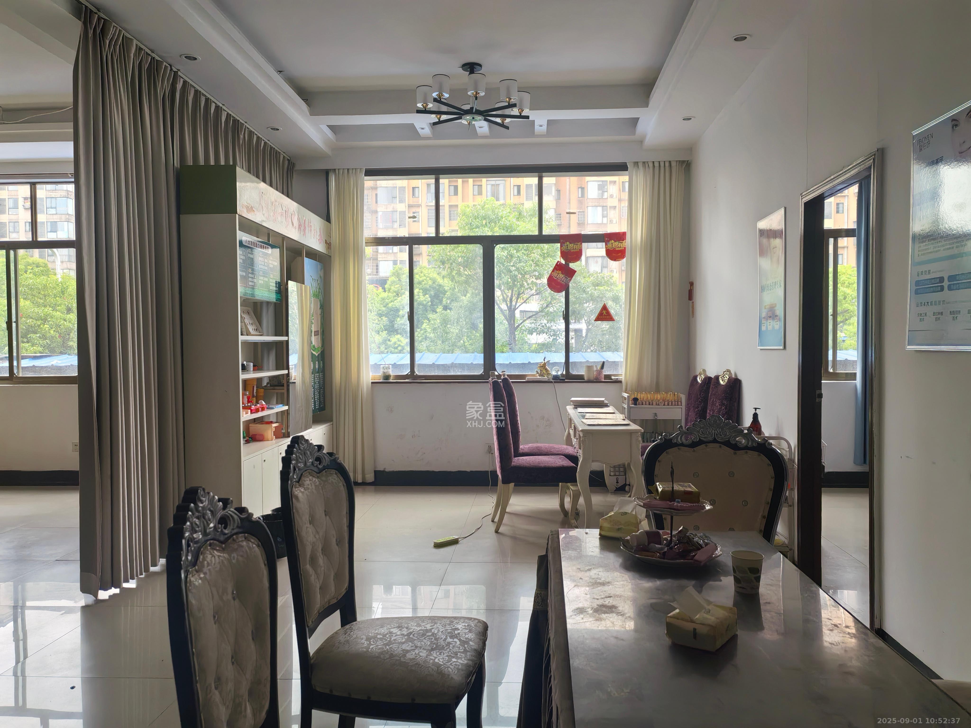 新月安置小区 5室2厅1卫 3300.0元/月 新月安置小区 5室2厅1卫 3300.0元/月室内图