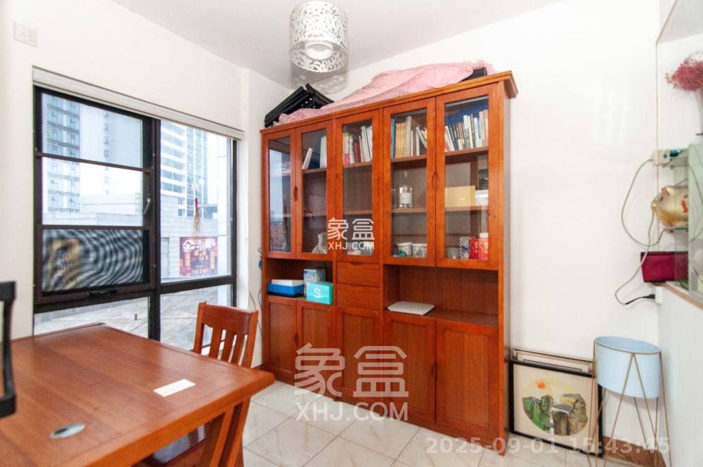 达美D6区  4室2厅1卫    3200.0元/月室内图