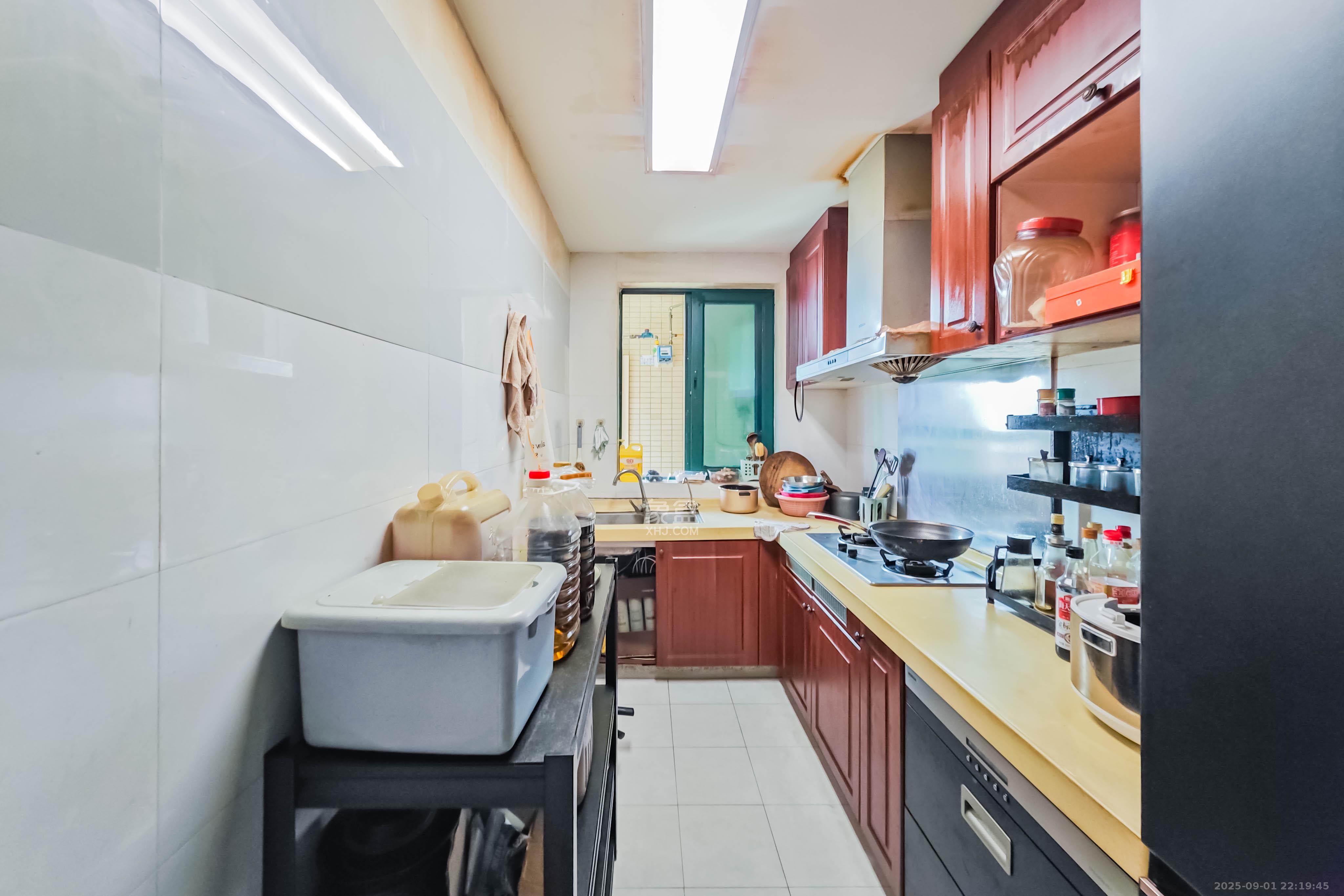 恒大绿洲  3室2厅2卫    92.8万 恒大绿洲  3室2厅2卫    92.8万厨房