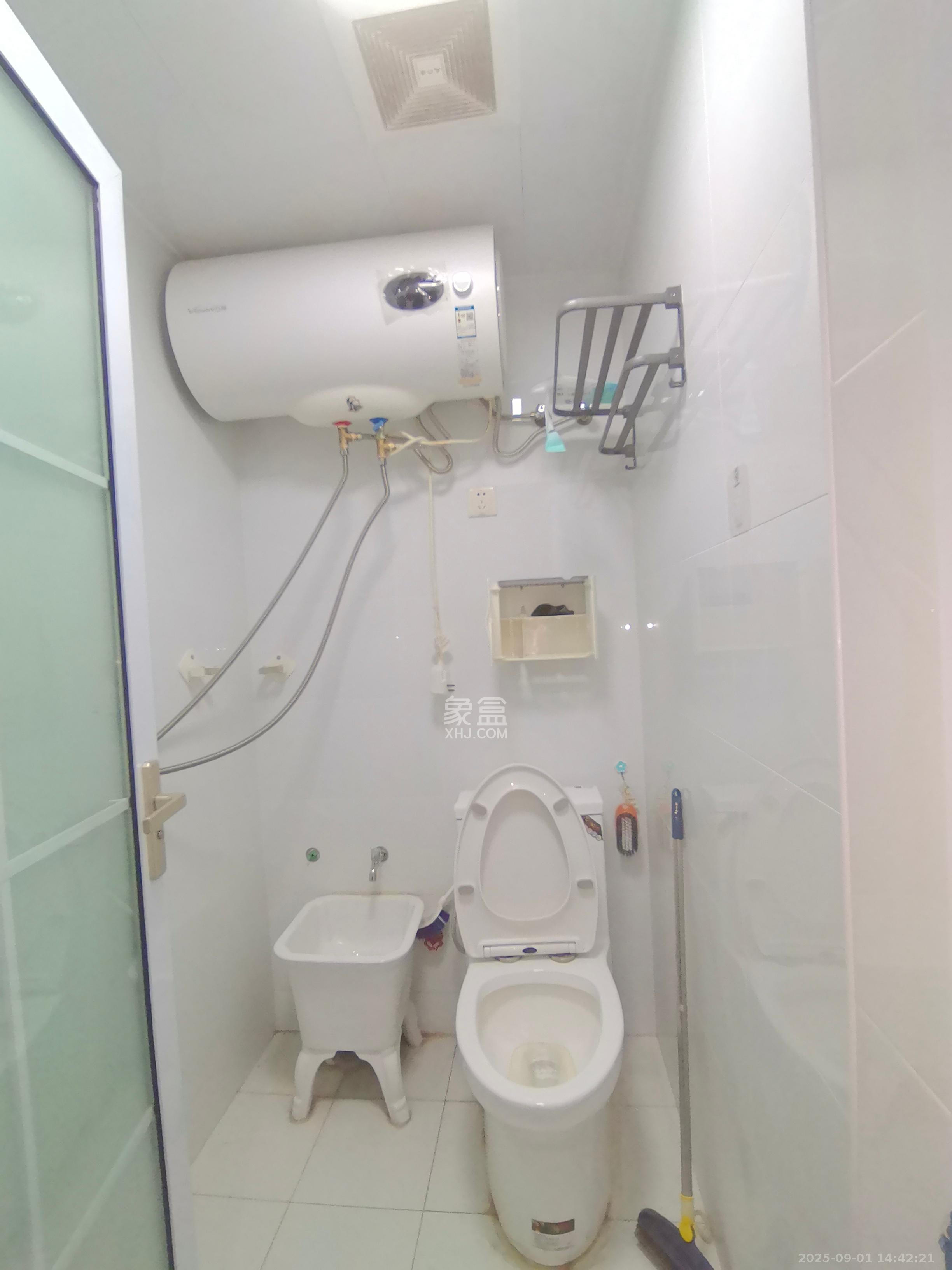 同丰中央广场  1室1厅1卫    1000.0元/月 同丰中央广场  1室1厅1卫    1000.0元/月室内图