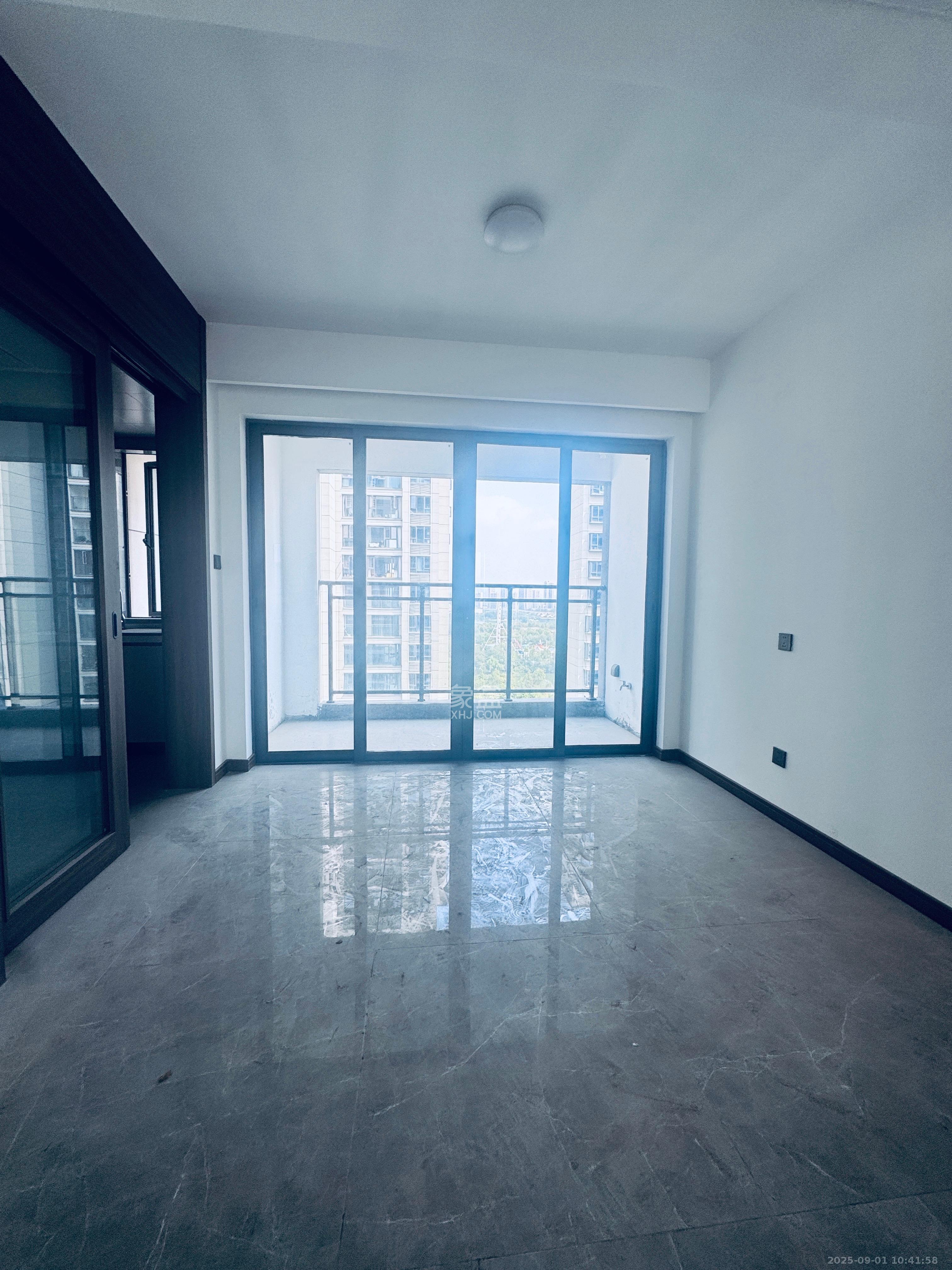 卓越洋湖晴翠  4室2厅1卫    3800.0元/月室内图