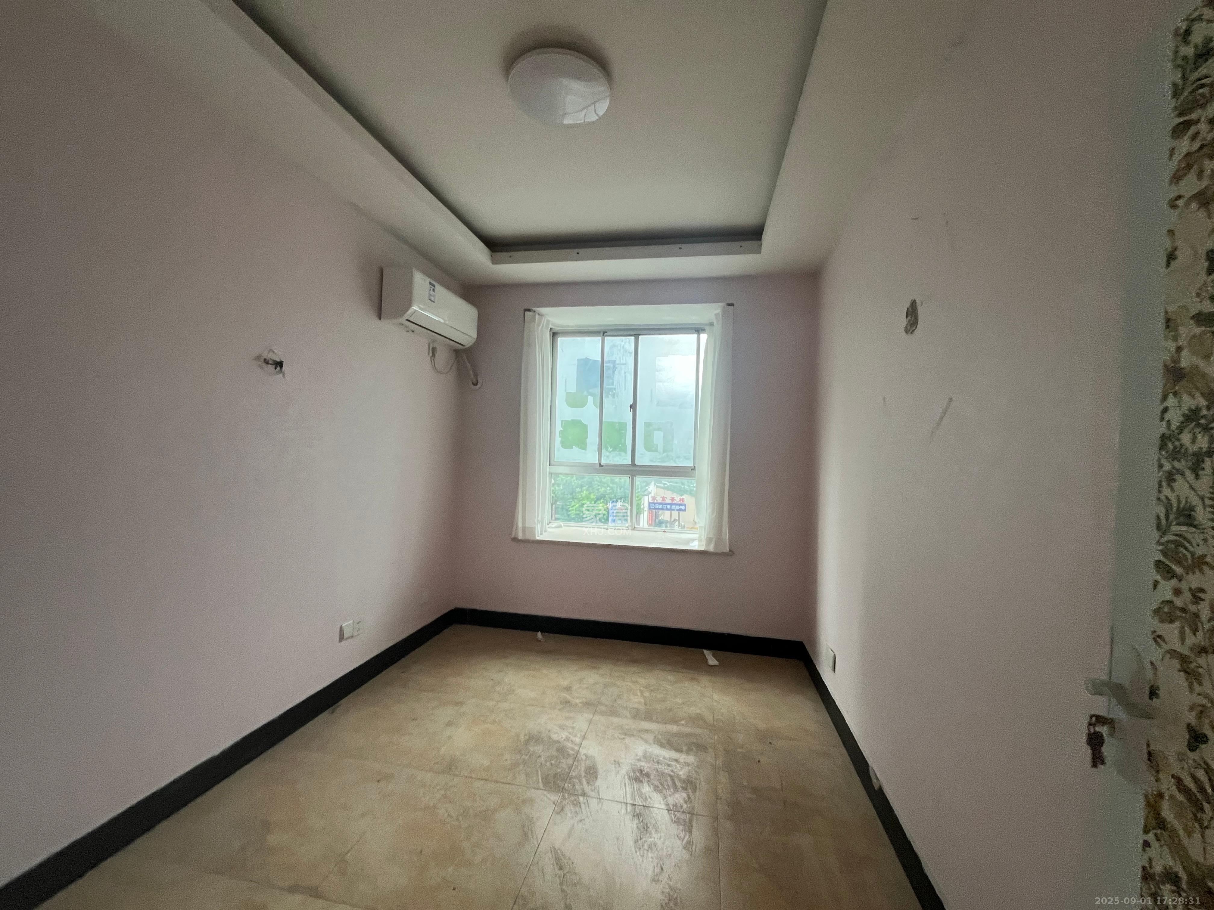 金秋小区  3室2厅1卫    2600.0元/月室内图