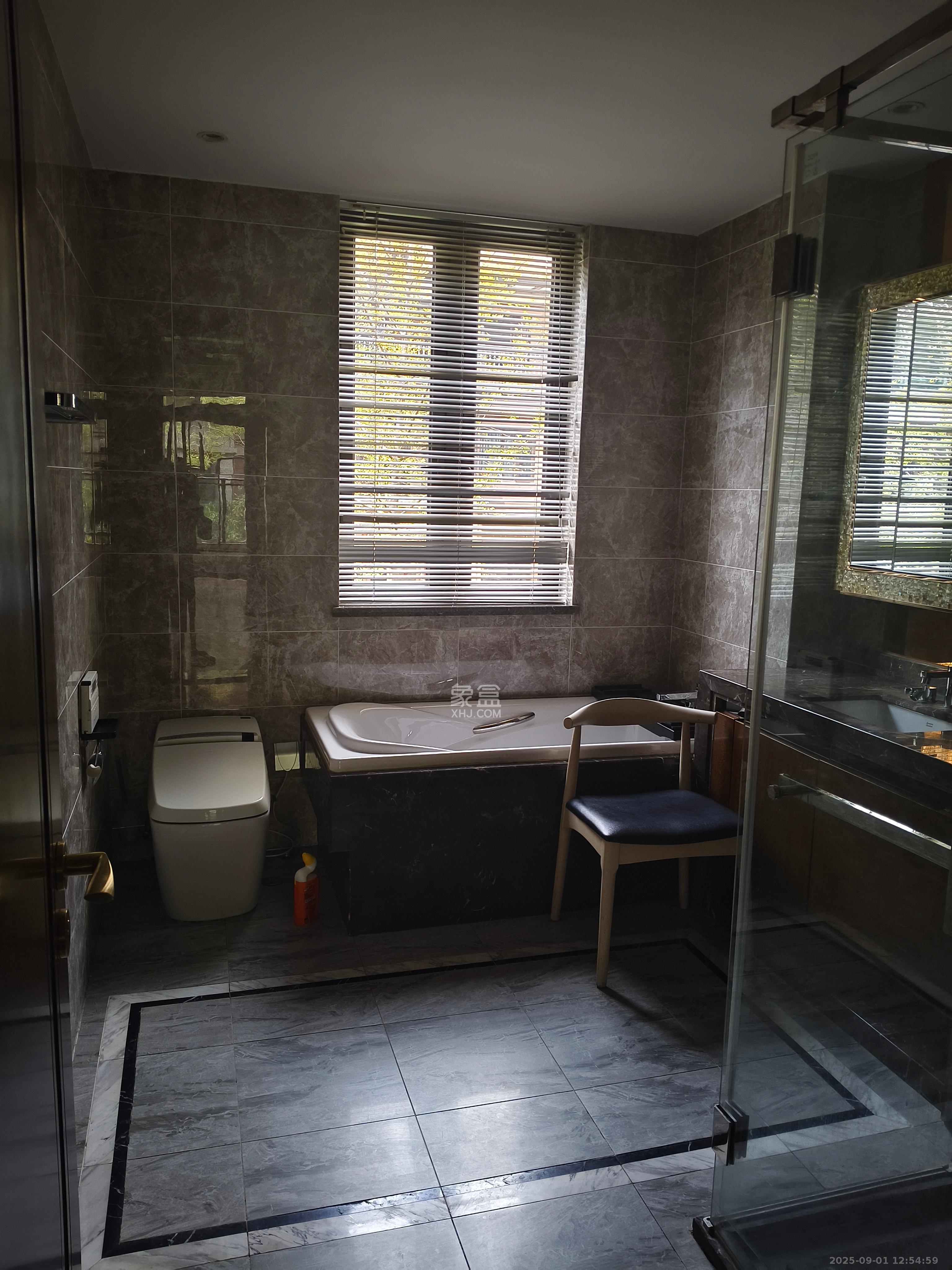 恒大御景天下城一期  4室2厅3卫    5000.0元/月 恒大御景天下城一期  4室2厅3卫    5000.0元/月室内图