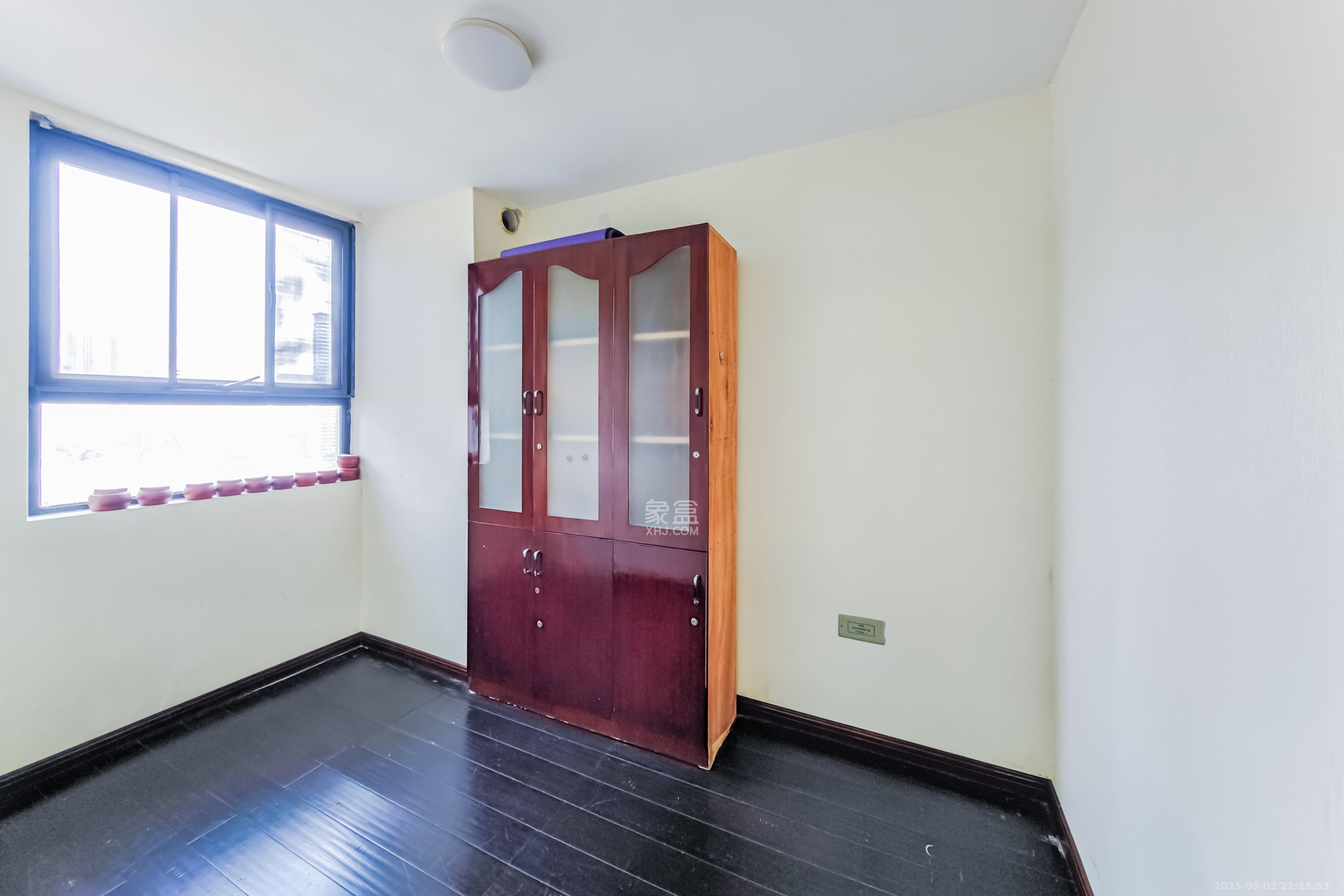 京武浪琴山一、二期  3室2厅2卫    246.0万卧室