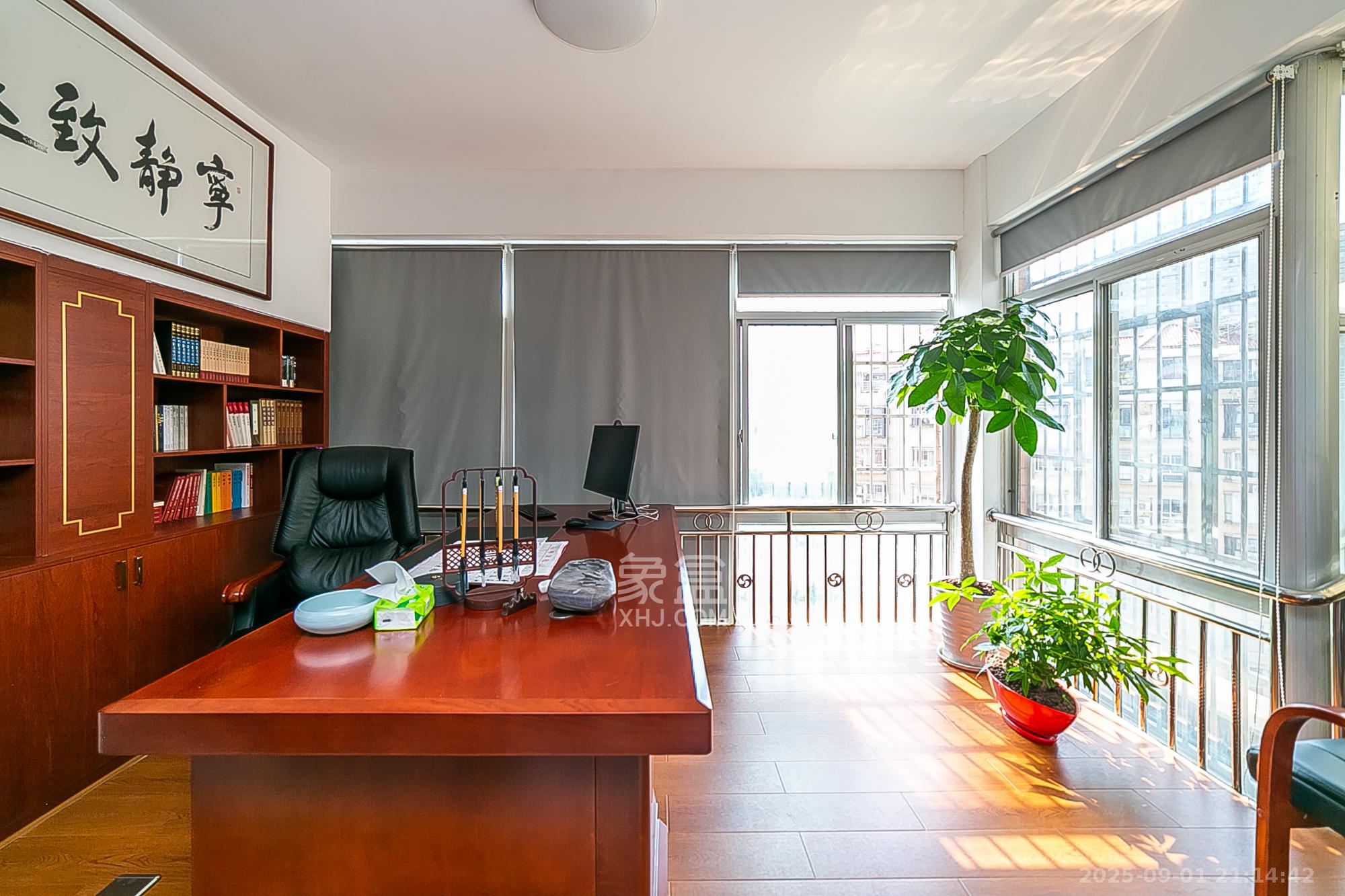 华银园  6室3厅3卫    150.0万阳台