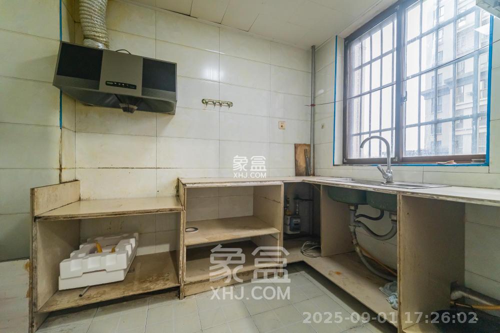 湖湾世景  4室2厅1卫    2000.0元/月 湖湾世景  4室2厅1卫    2000.0元/月室内图