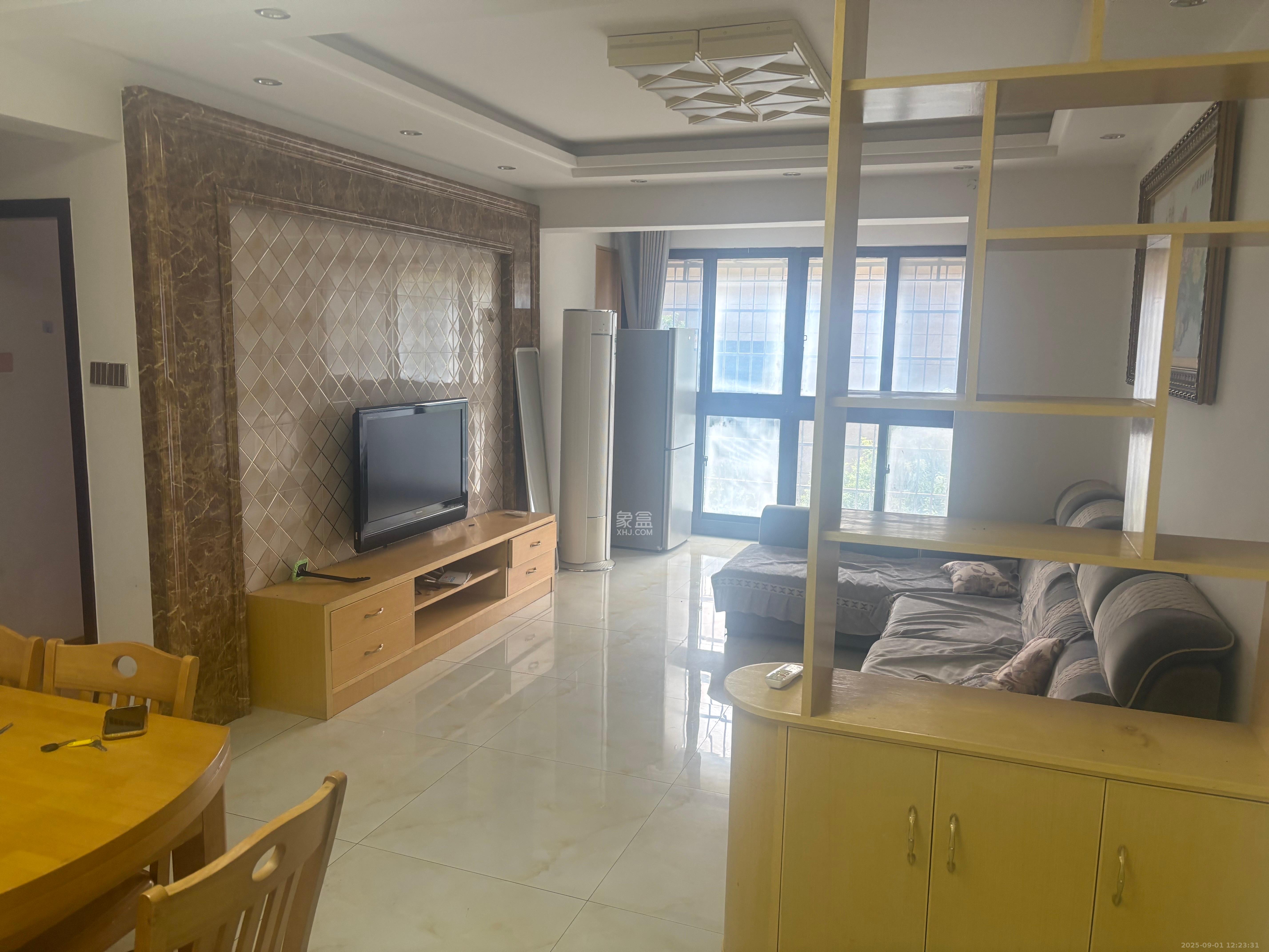 盛地春天里 3室2厅1卫 1400.0元/月 盛地春天里 3室2厅1卫 1400.0元/月室内图