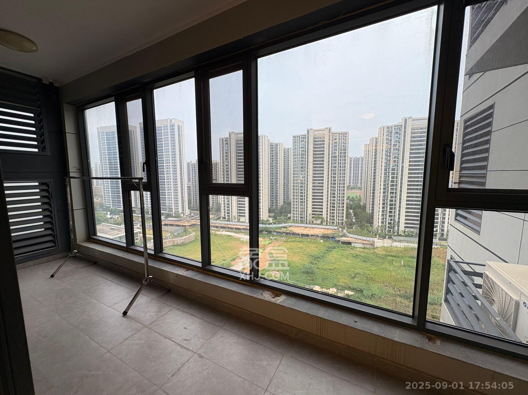 映客龙湖璟翠公馆(映客龙湖璟翠中心) 4室2厅2卫 3500.0元/月 映客龙湖璟翠公馆(映客龙湖璟翠中心) 4室2厅2卫 3500.0元/月室内图