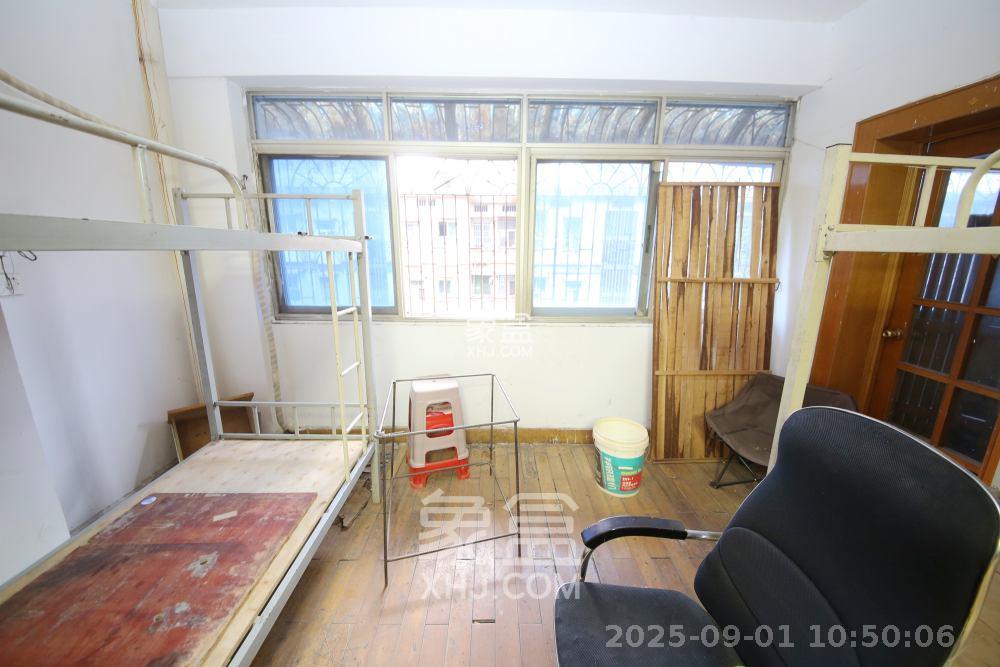 燕山街社区 3室1厅2卫 2400.0元/月 燕山街社区 3室1厅2卫 2400.0元/月室内图