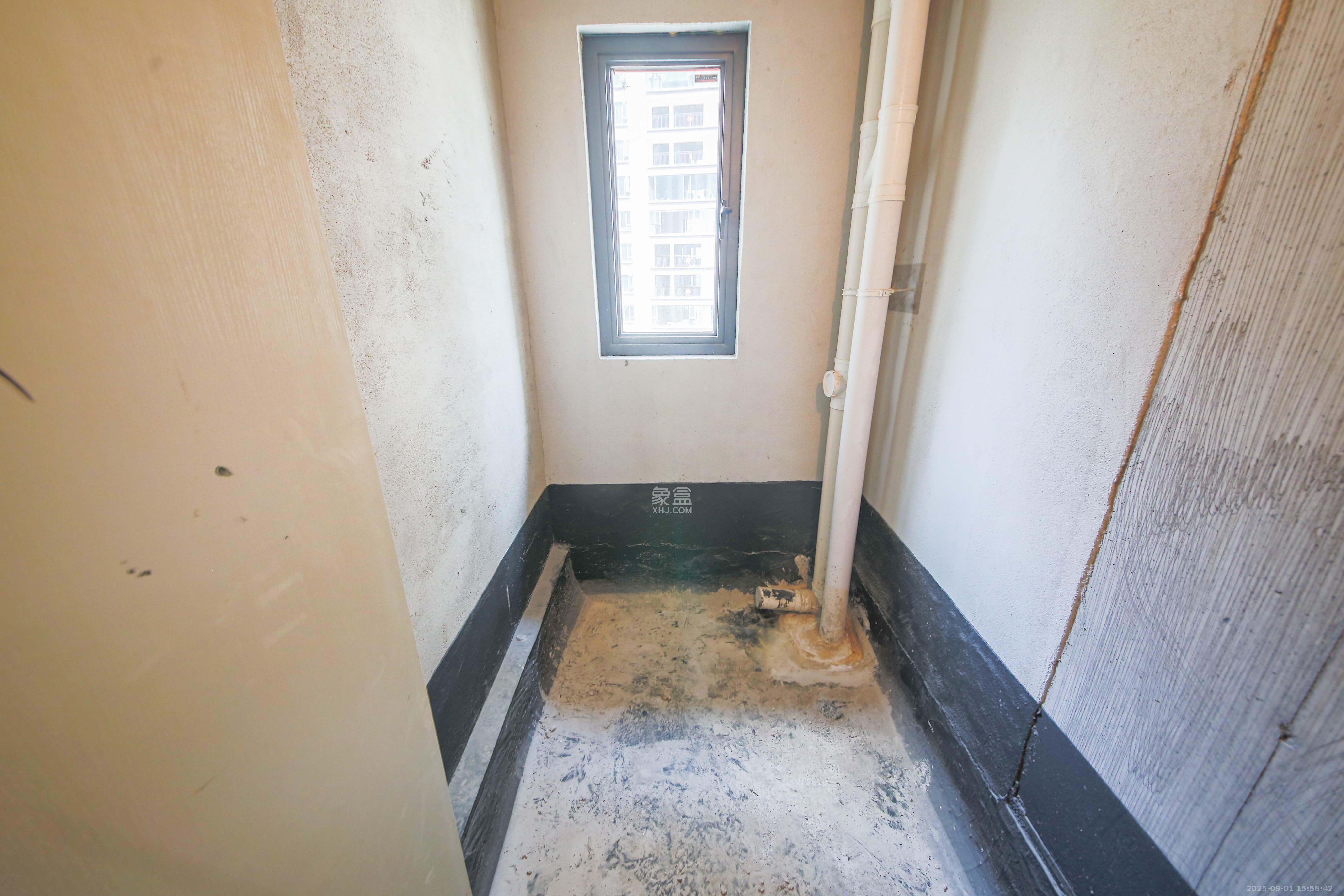 中建钰和城  4室2厅2卫   182.00万卫生间