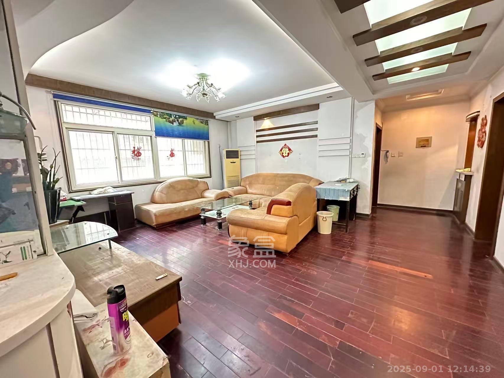 四方小区  4室2厅2卫    2500.0元/月室内图