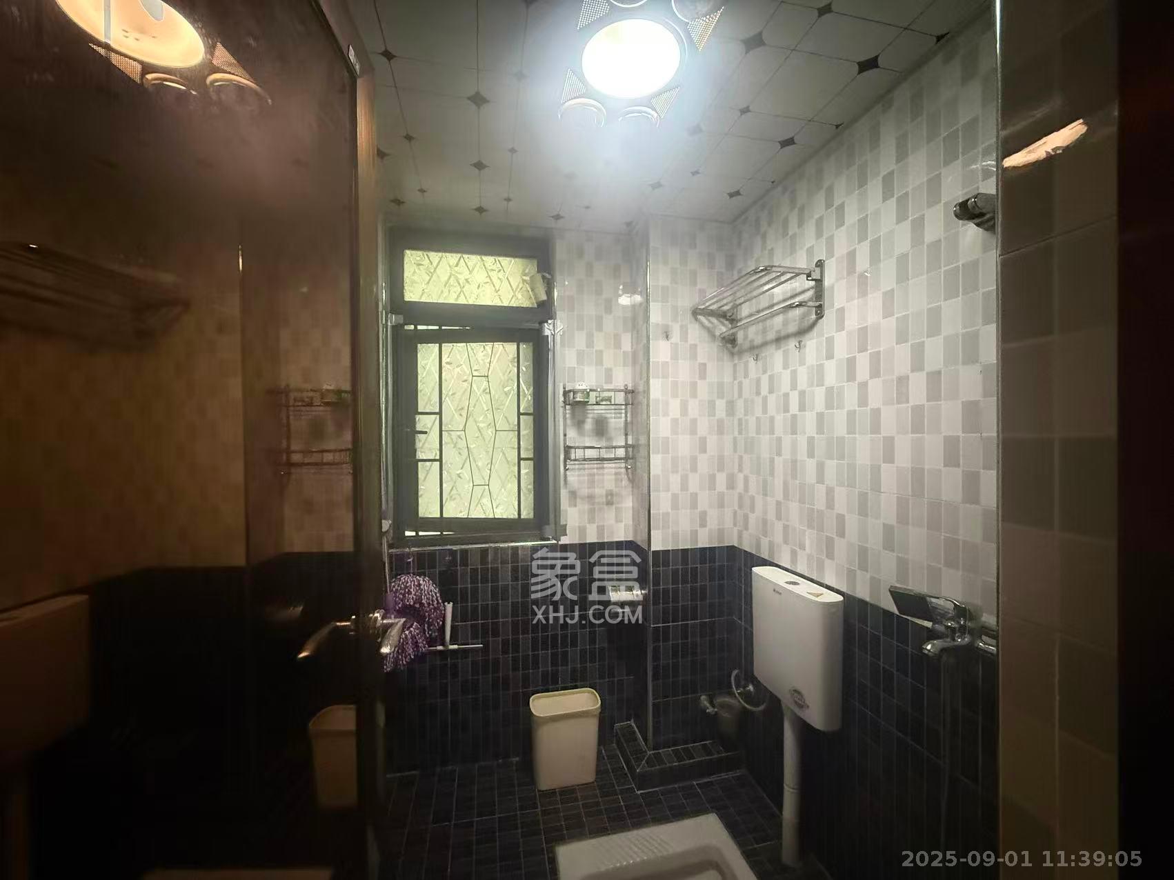 藏珑湖上国际花园 3室2厅2卫 2700.0元/月 藏珑湖上国际花园 3室2厅2卫 2700.0元/月室内图