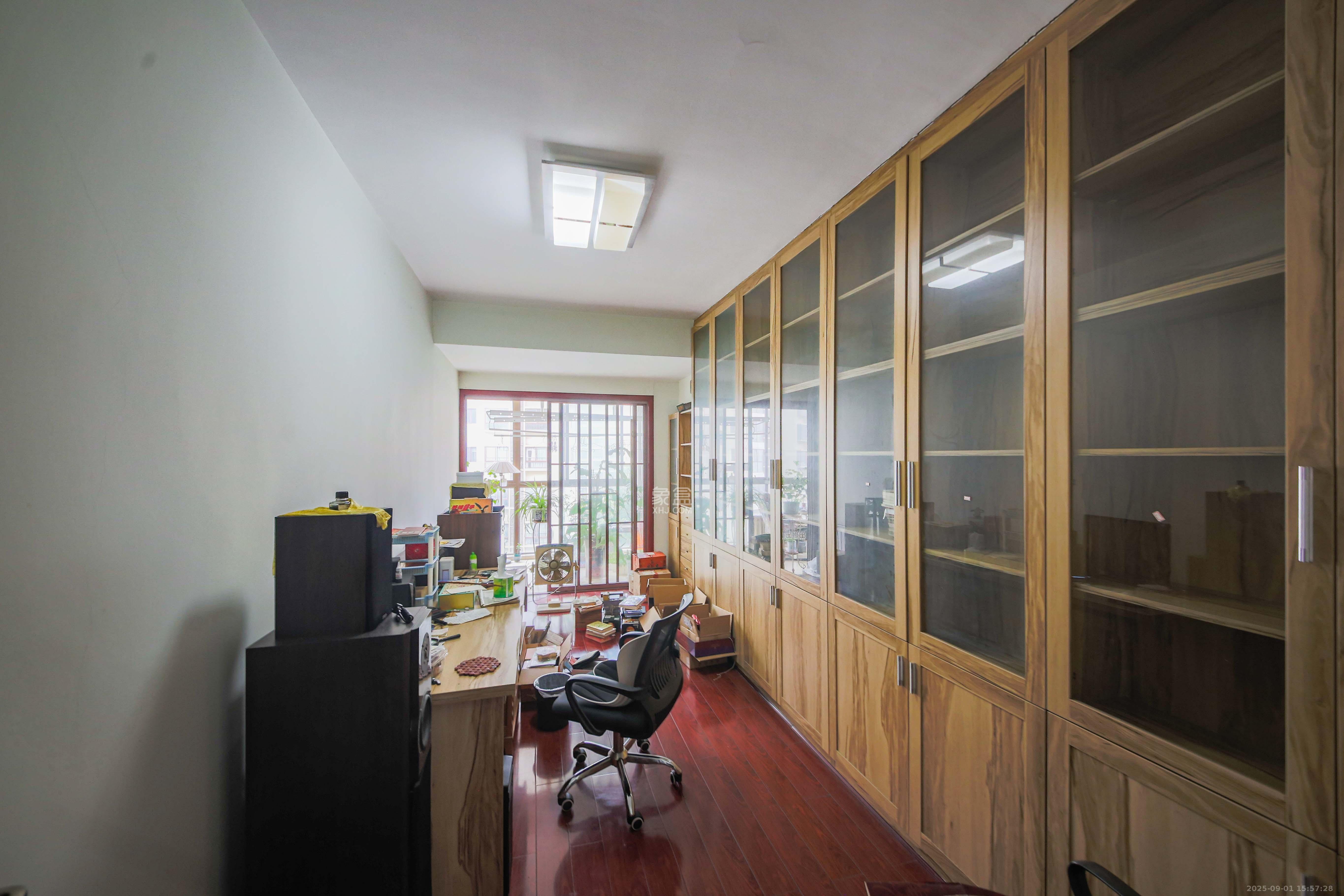 银杏嘉园 5室2厅2卫 233.8万 银杏嘉园 5室2厅2卫 233.8万卧室