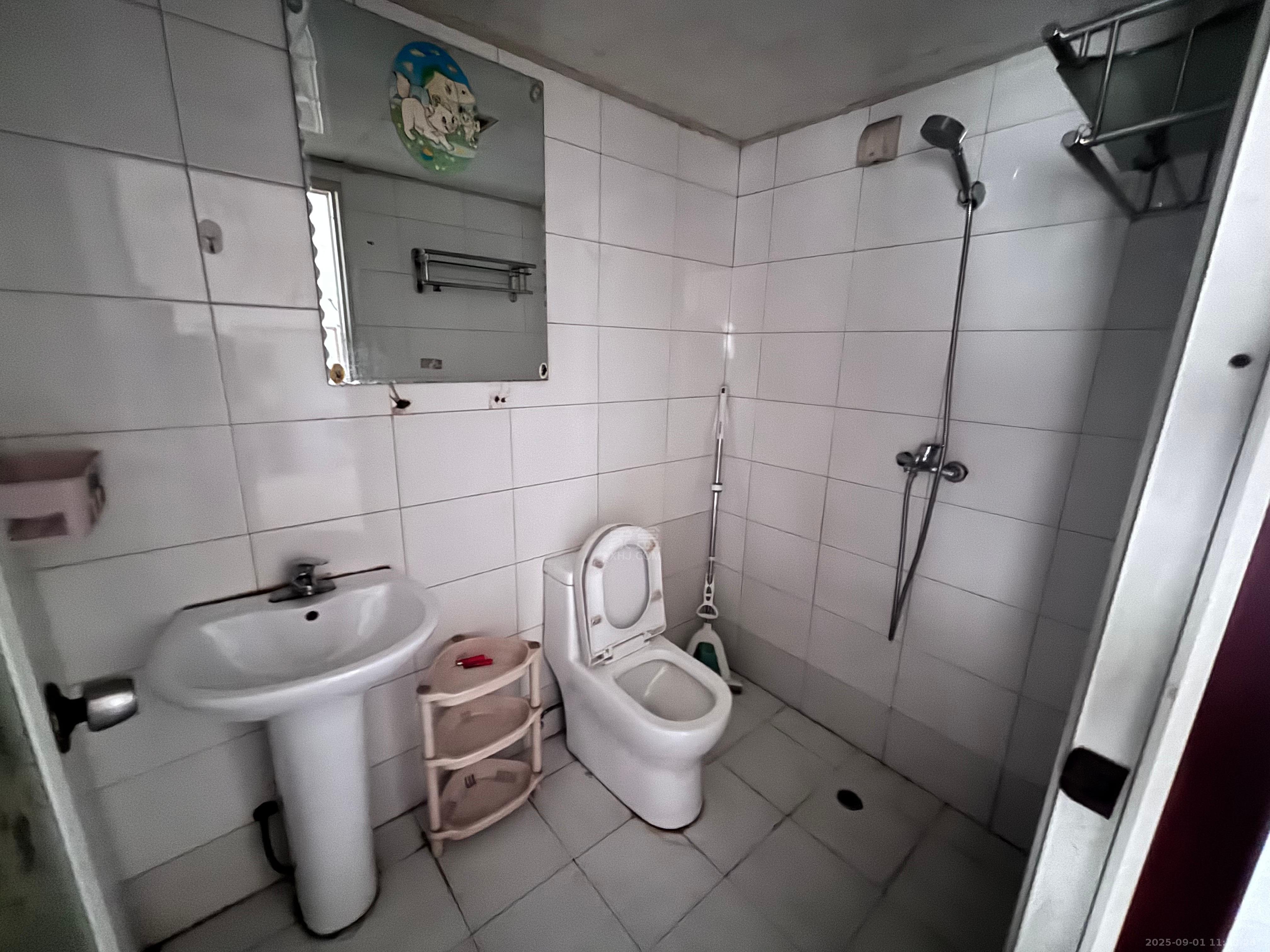 现代城 1室1厅1卫 800.0元/月 现代城 1室1厅1卫 800.0元/月室内图