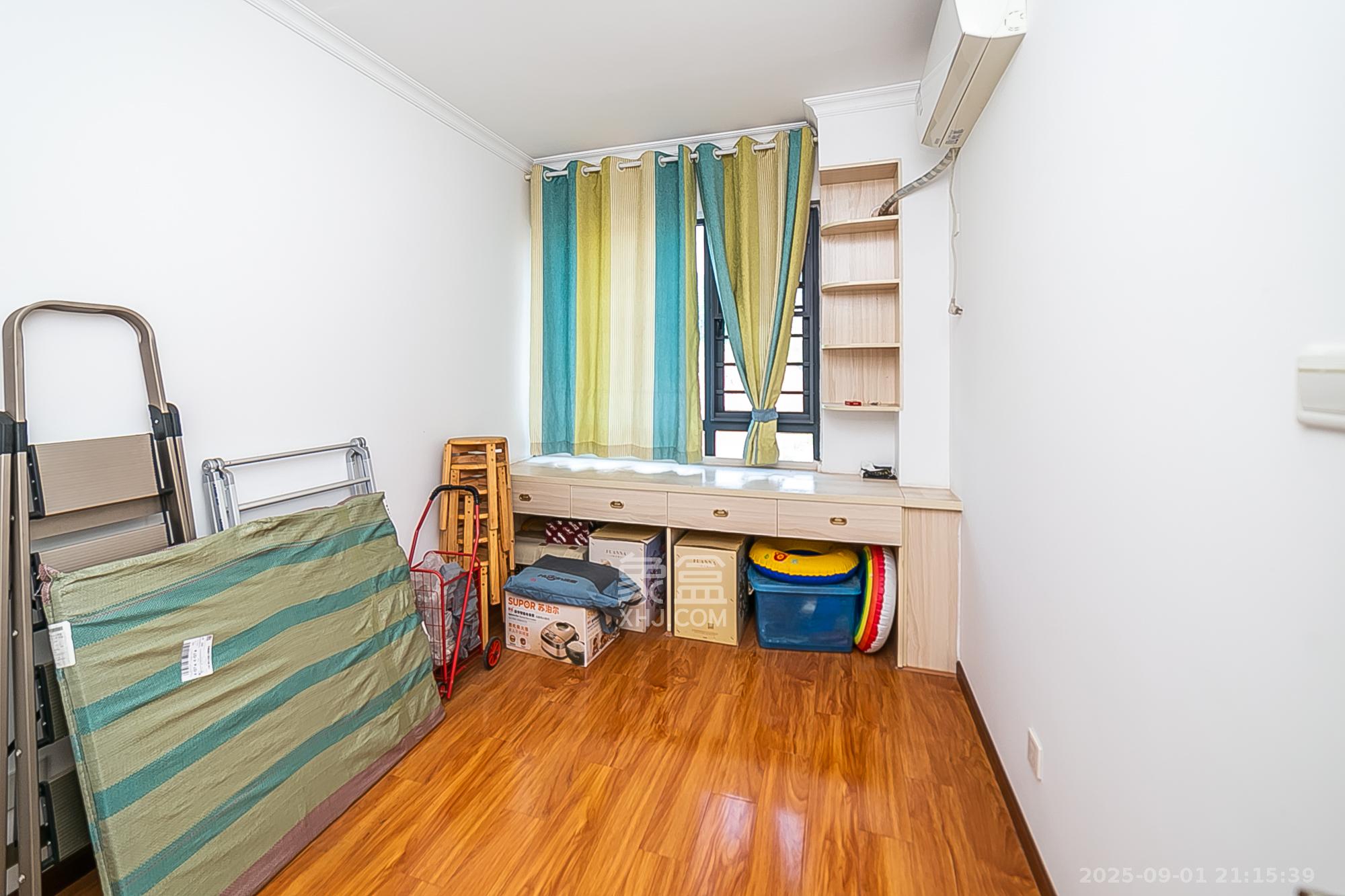 慢步江湾 4室2厅2卫 118.0万 慢步江湾 4室2厅2卫 118.0万卧室