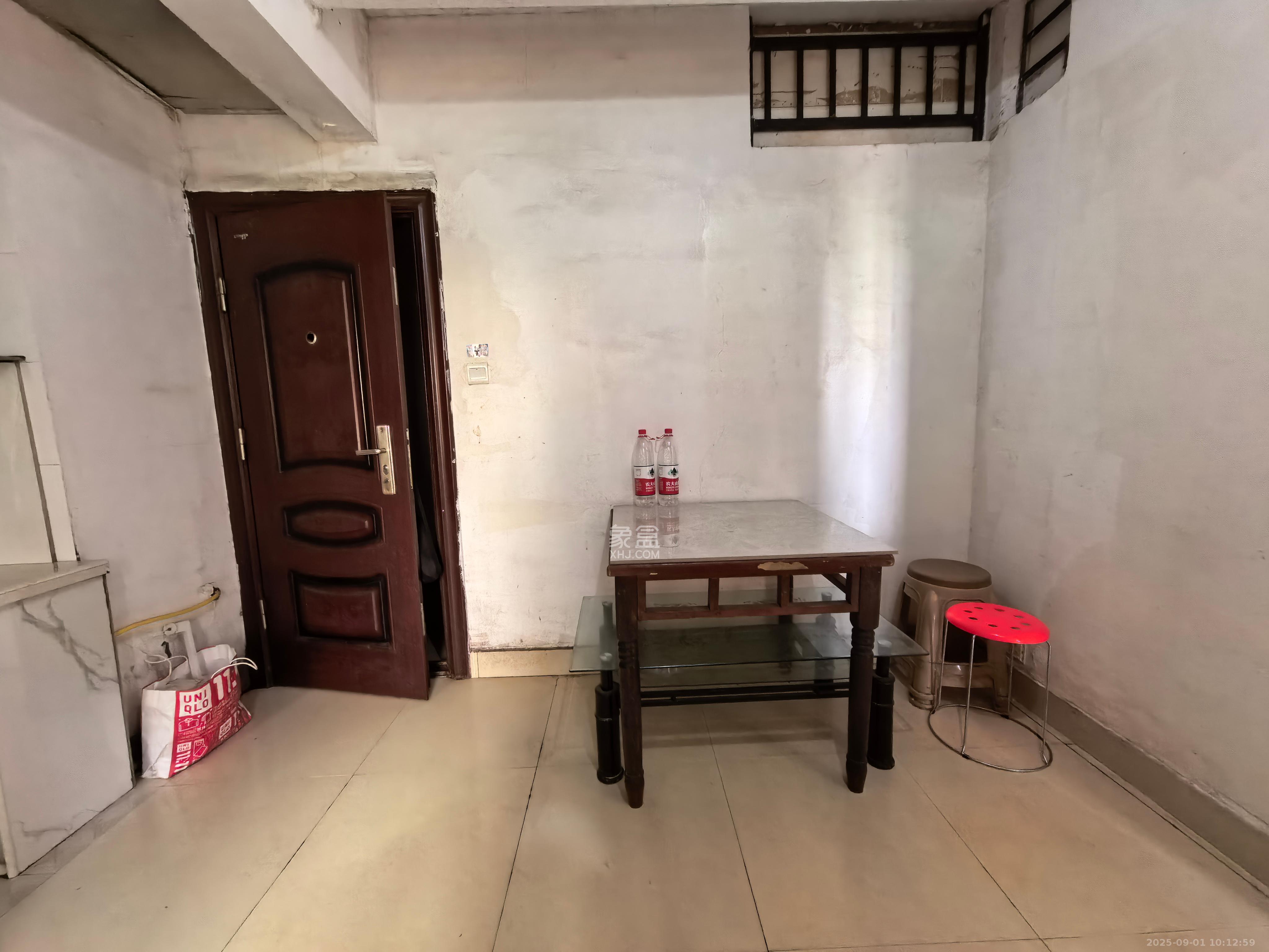 东岸梅园小区  2室1厅1卫    1400.0元/月 东岸梅园小区  2室1厅1卫    1400.0元/月室内图1