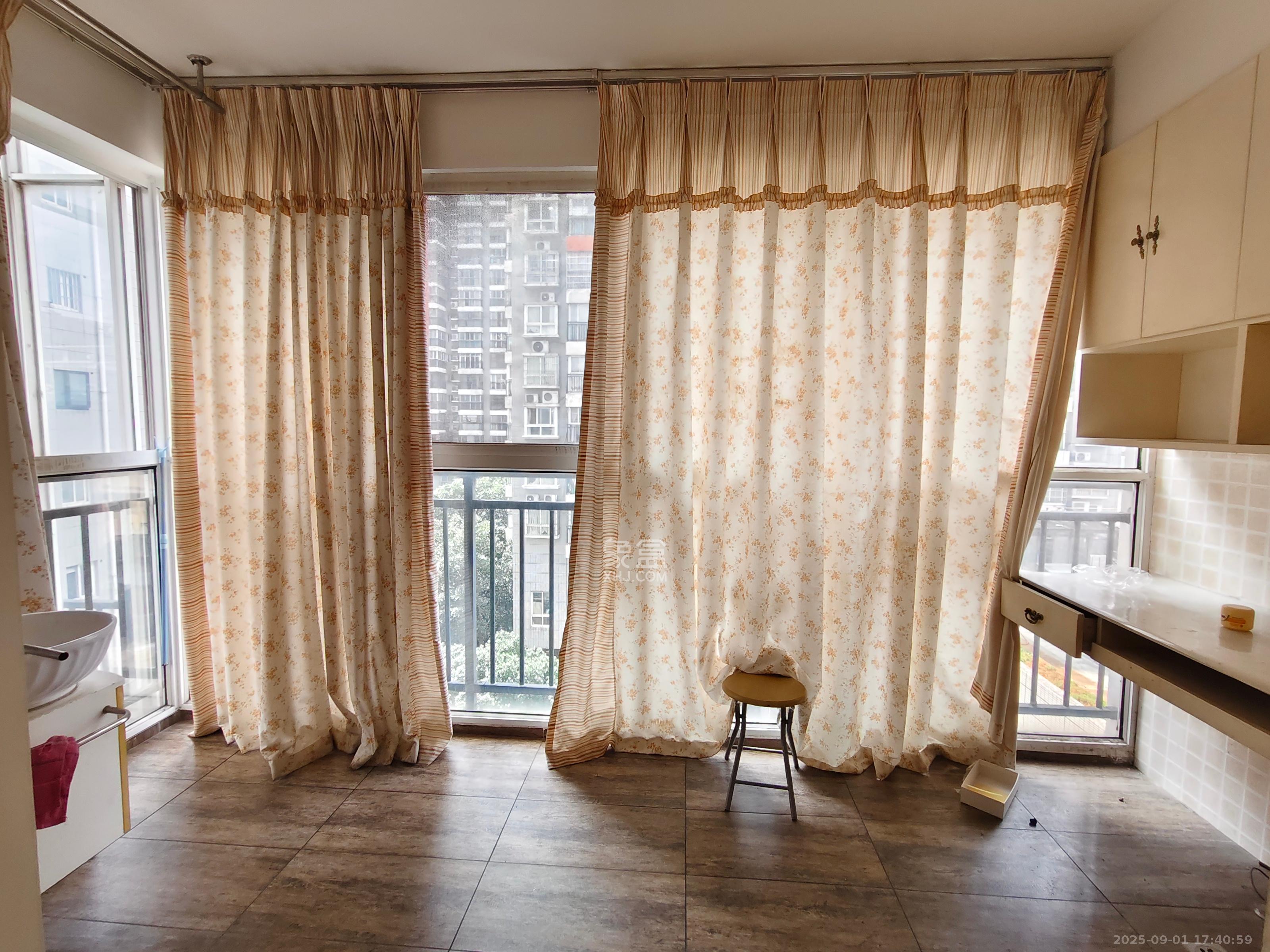 星典时代 2室2厅1卫 2200.0元/月 星典时代 2室2厅1卫 2200.0元/月室内图