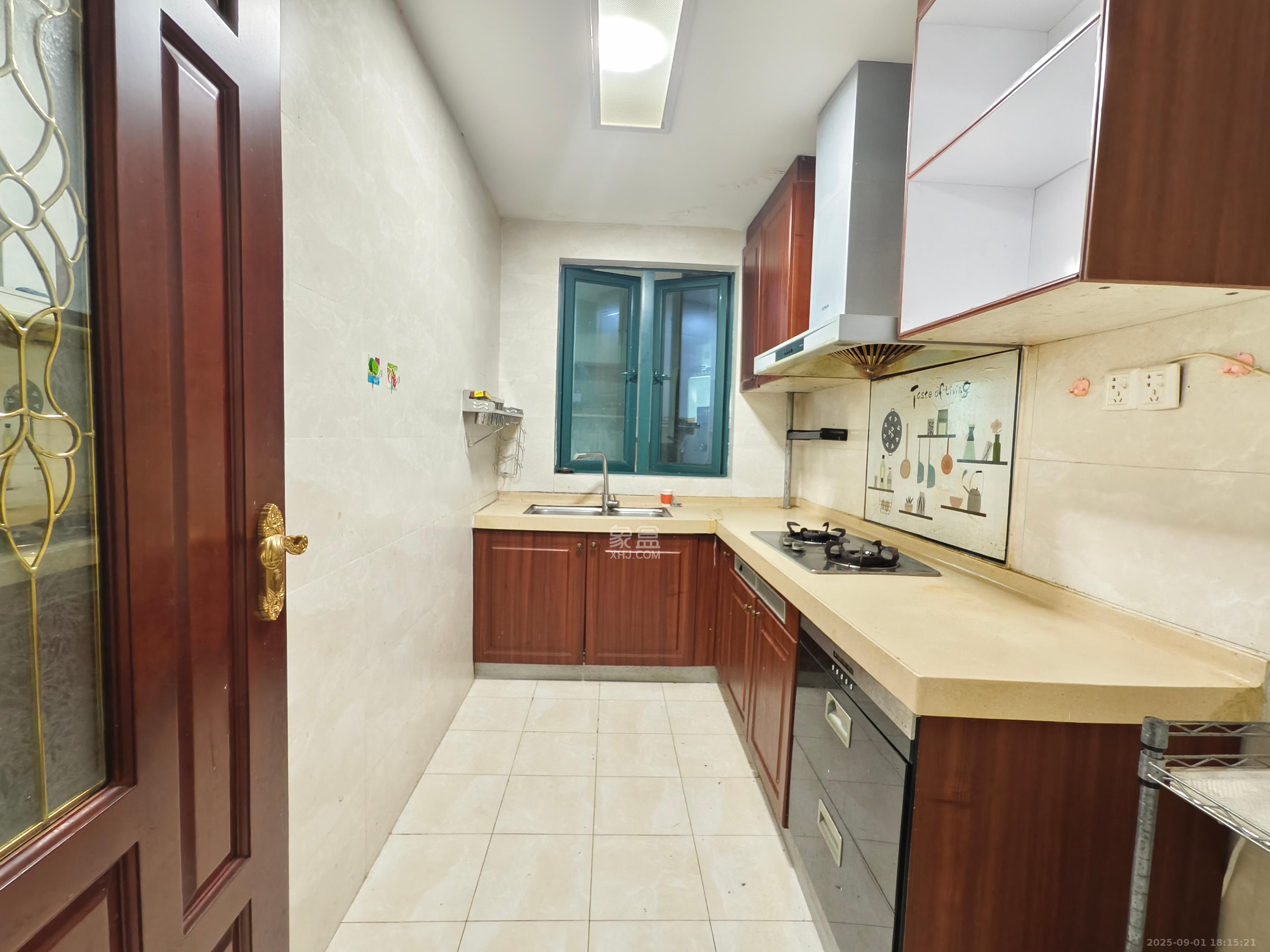 恒大翡翠华庭 3室2厅2卫 2300.0元/月 恒大翡翠华庭 3室2厅2卫 2300.0元/月室内图