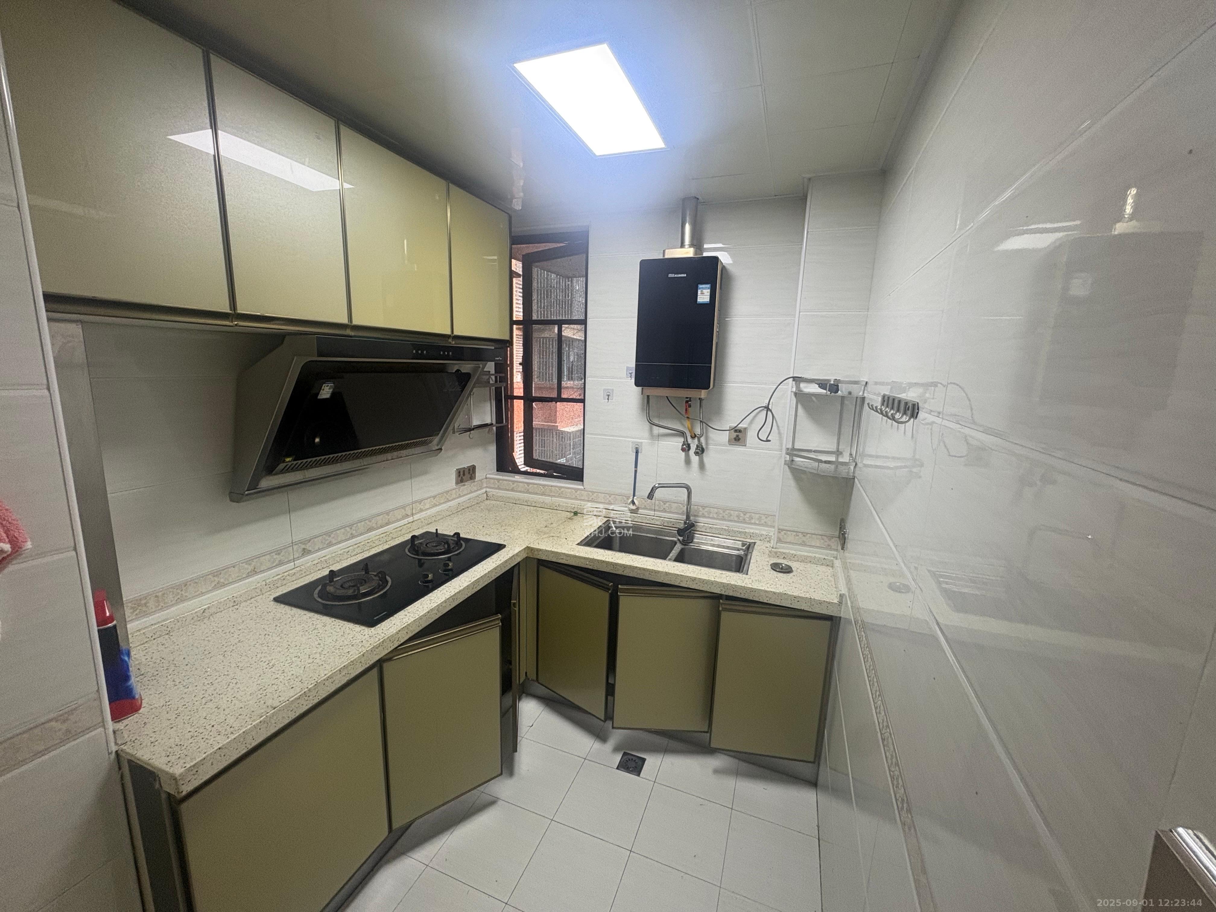 盛地春天里 3室2厅1卫 1400.0元/月 盛地春天里 3室2厅1卫 1400.0元/月室内图