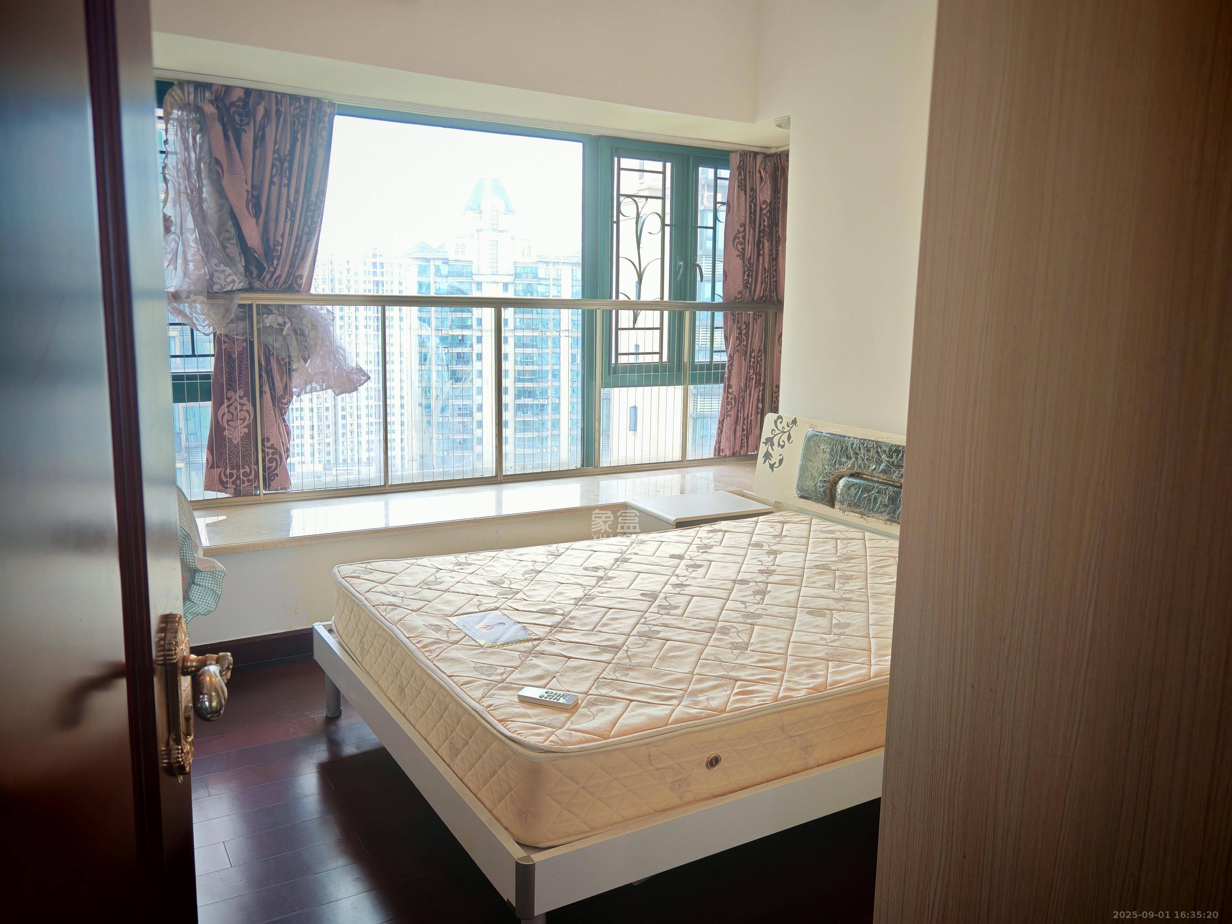 恒大华府  3室2厅1卫    2500.0元/月室内图