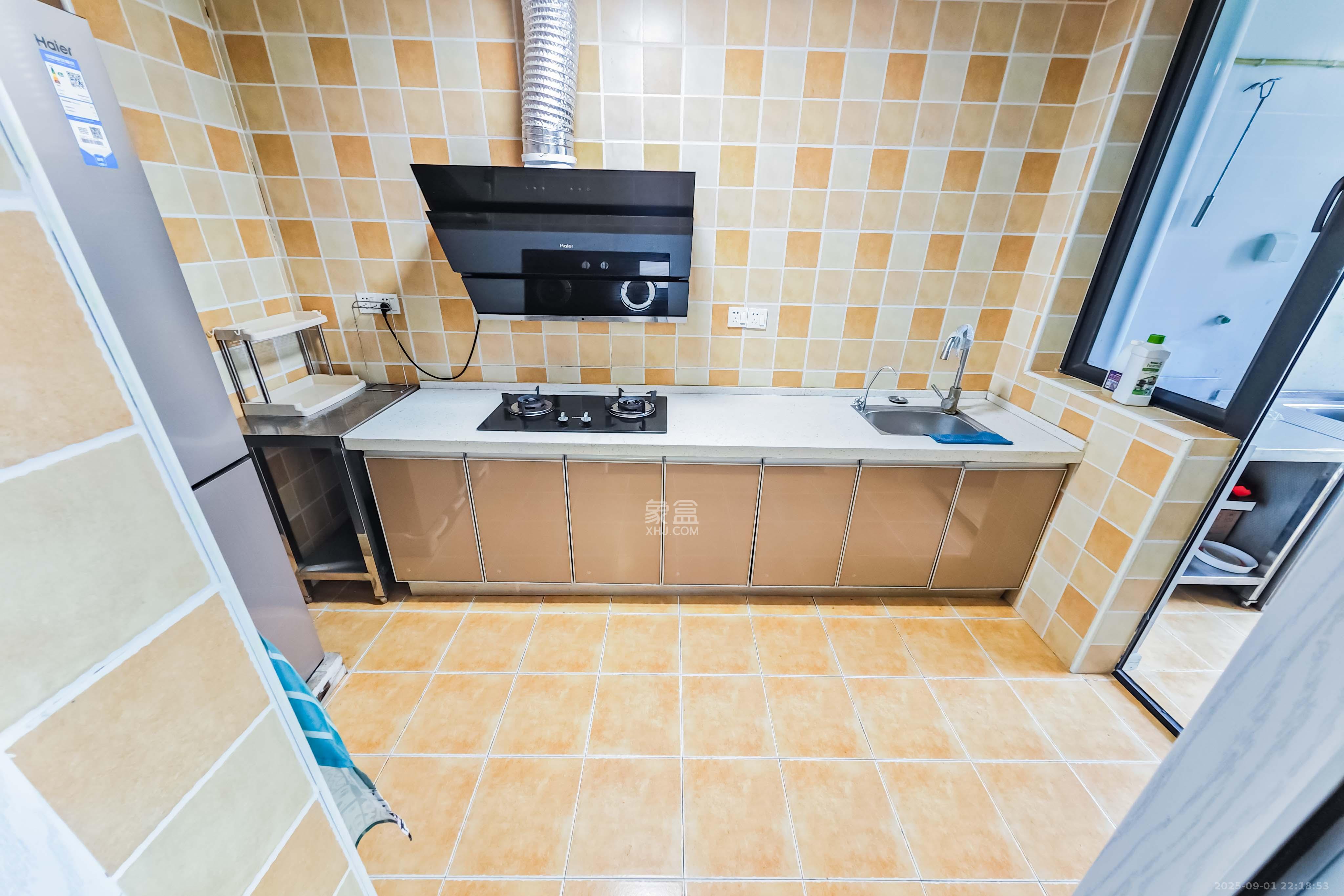 京武浪琴山一、二期  3室2厅2卫    246.0万厨房