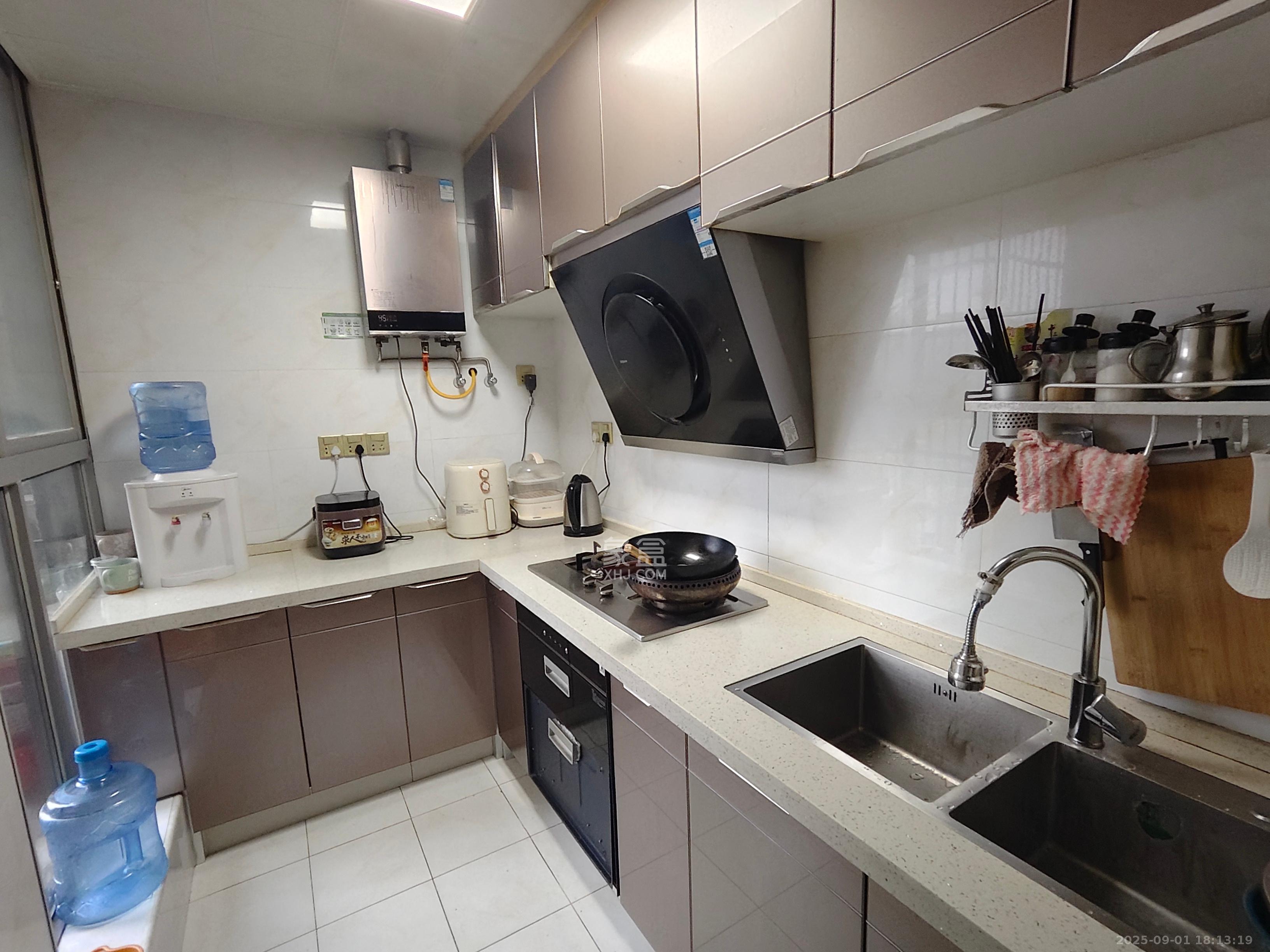 潇湘奥林匹克花园  1室2厅1卫    900.0元/月 潇湘奥林匹克花园  1室2厅1卫    900.0元/月室内图