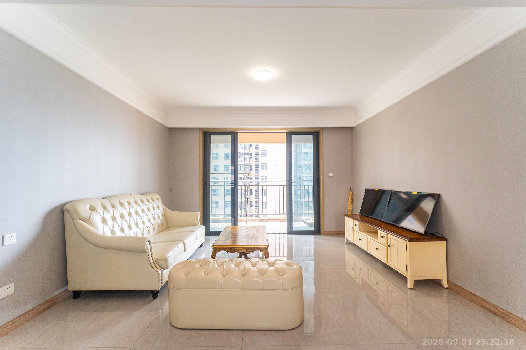 运达锦绣广场 4室2厅2卫 166.0万 运达锦绣广场 4室2厅2卫 166.0万客厅