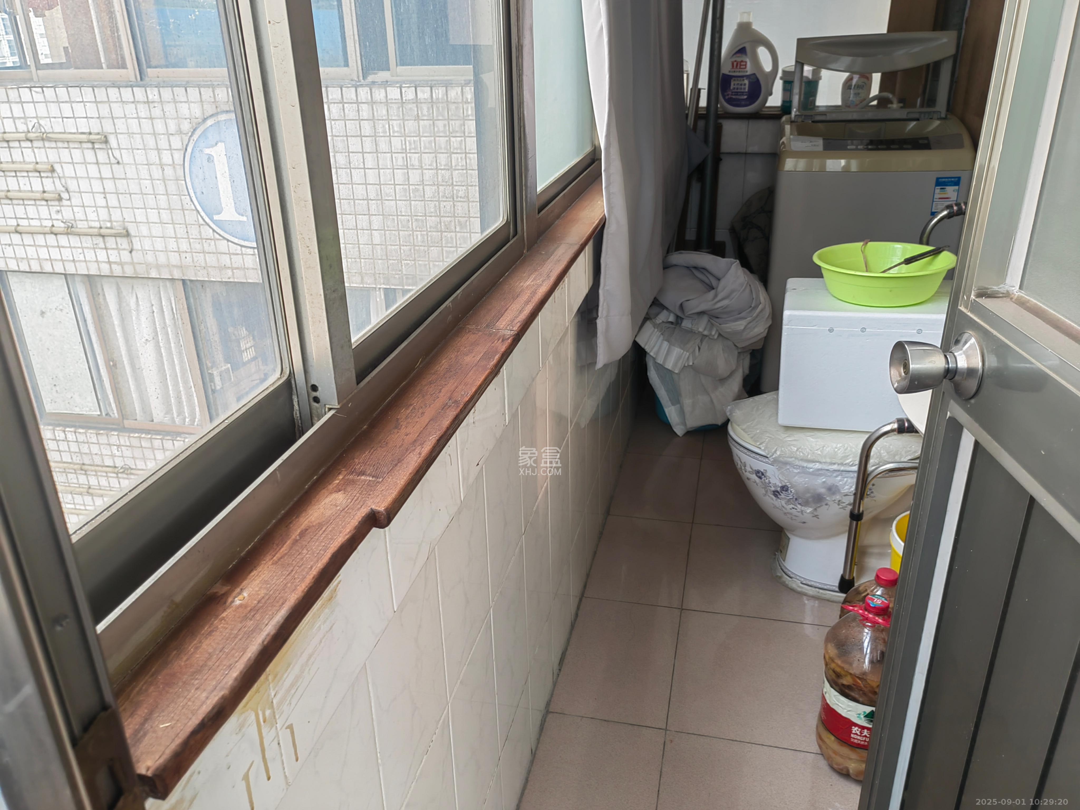 八一桥工商银行家属楼 3室2厅2卫 2700.0元/月 八一桥工商银行家属楼 3室2厅2卫 2700.0元/月室内图