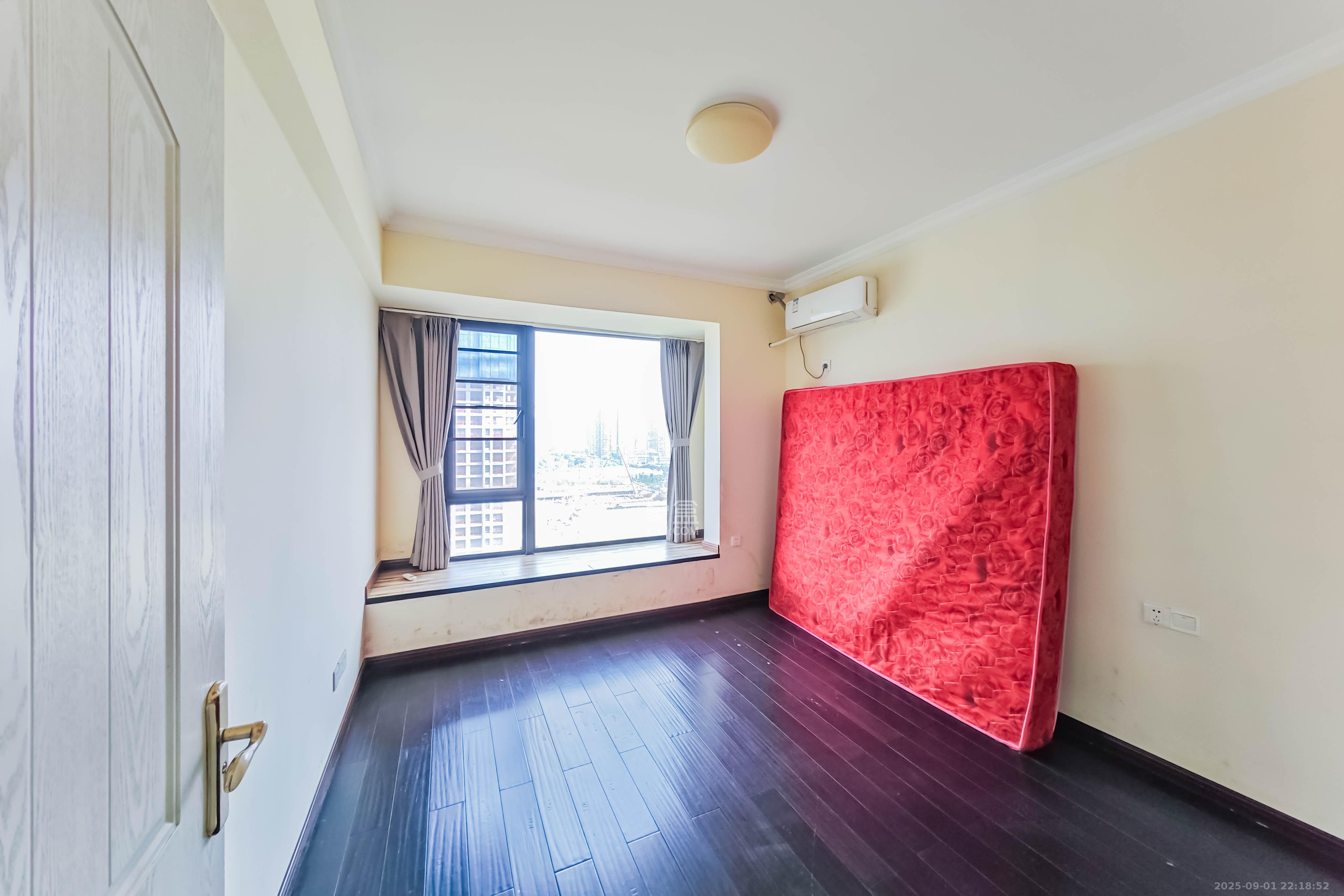 京武浪琴山一、二期  3室2厅2卫    246.0万 京武浪琴山一、二期  3室2厅2卫    246.0万