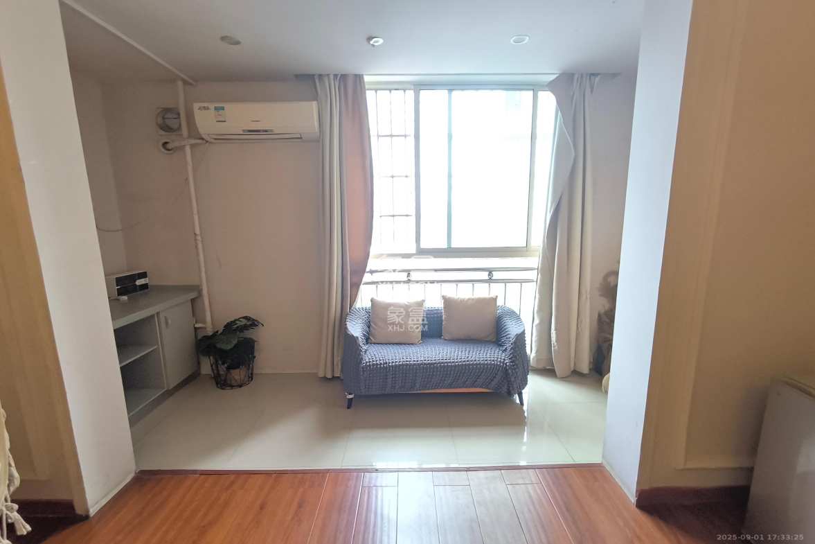 君临国际 1室1厅1卫 1800.0元/月 君临国际 1室1厅1卫 1800.0元/月室内图