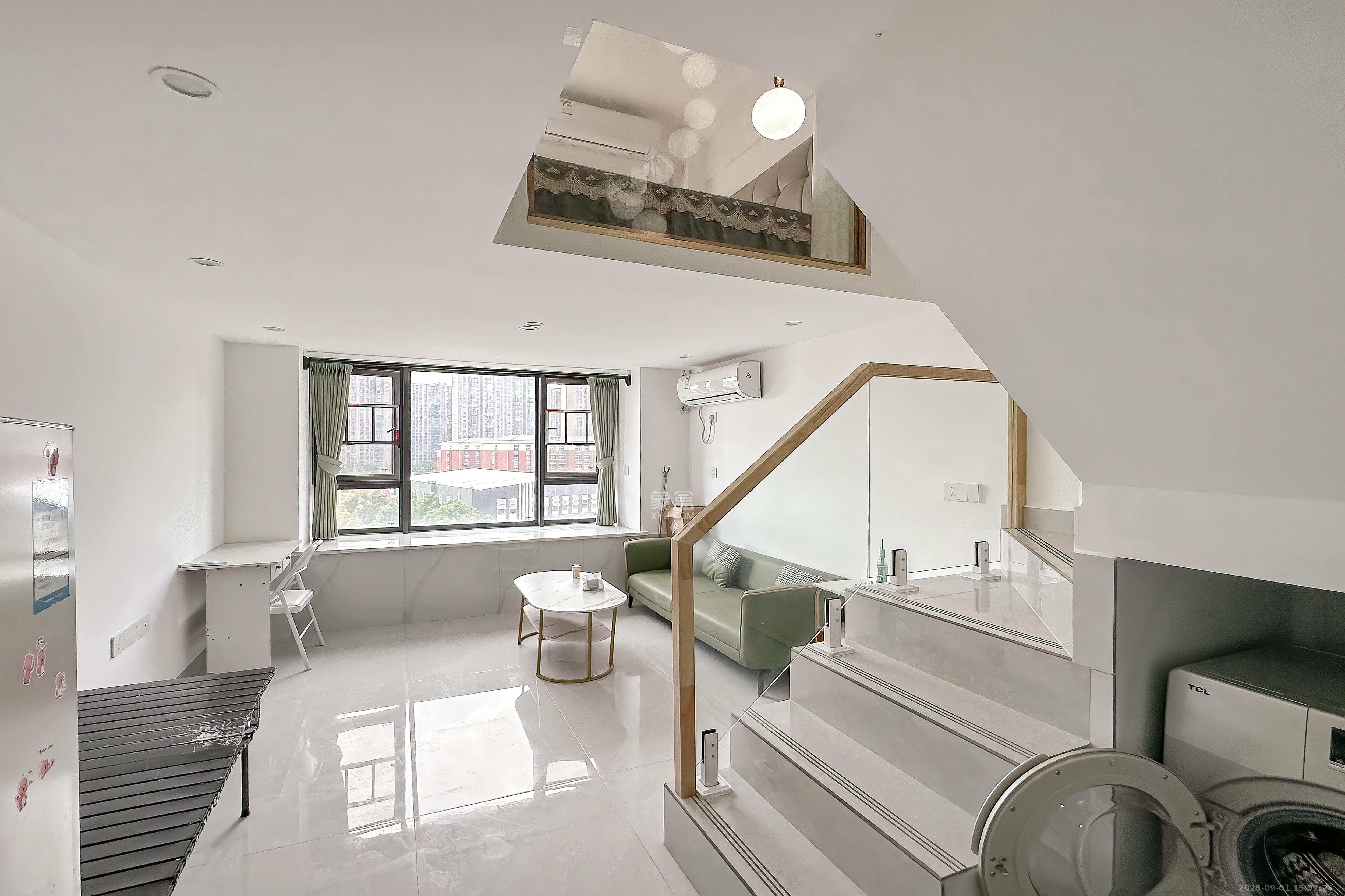 恒伟星中心  2室1厅1卫    40.0万客厅