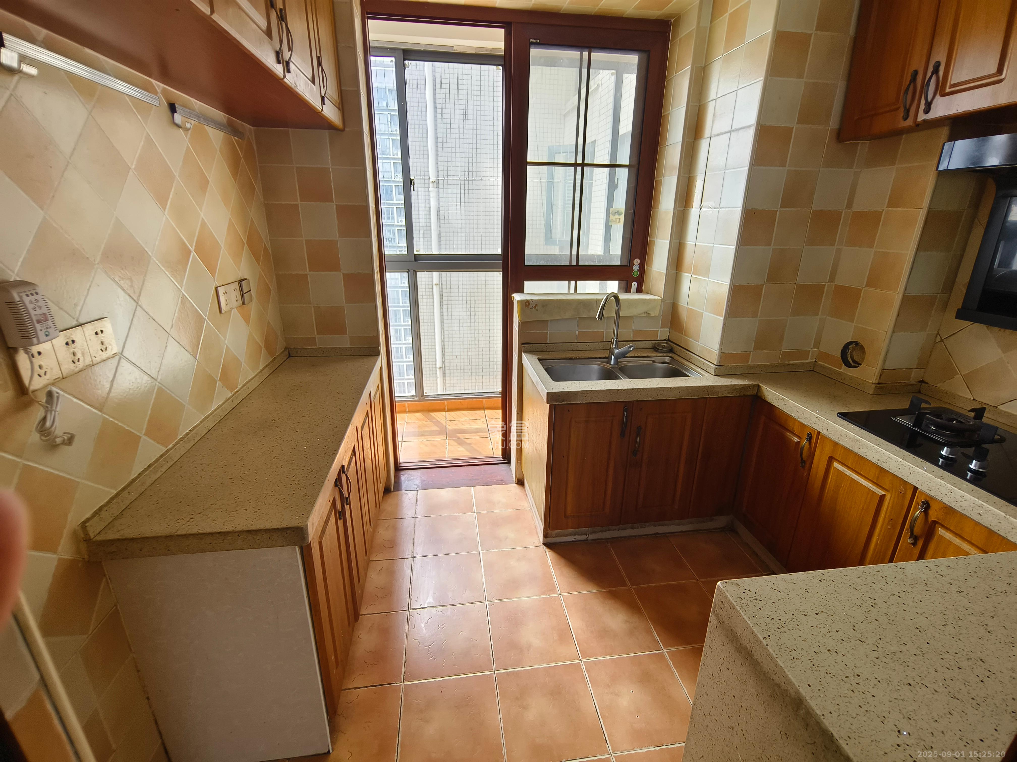 金麓国际 3室2厅2卫 3500.0元/月 金麓国际 3室2厅2卫 3500.0元/月室内图