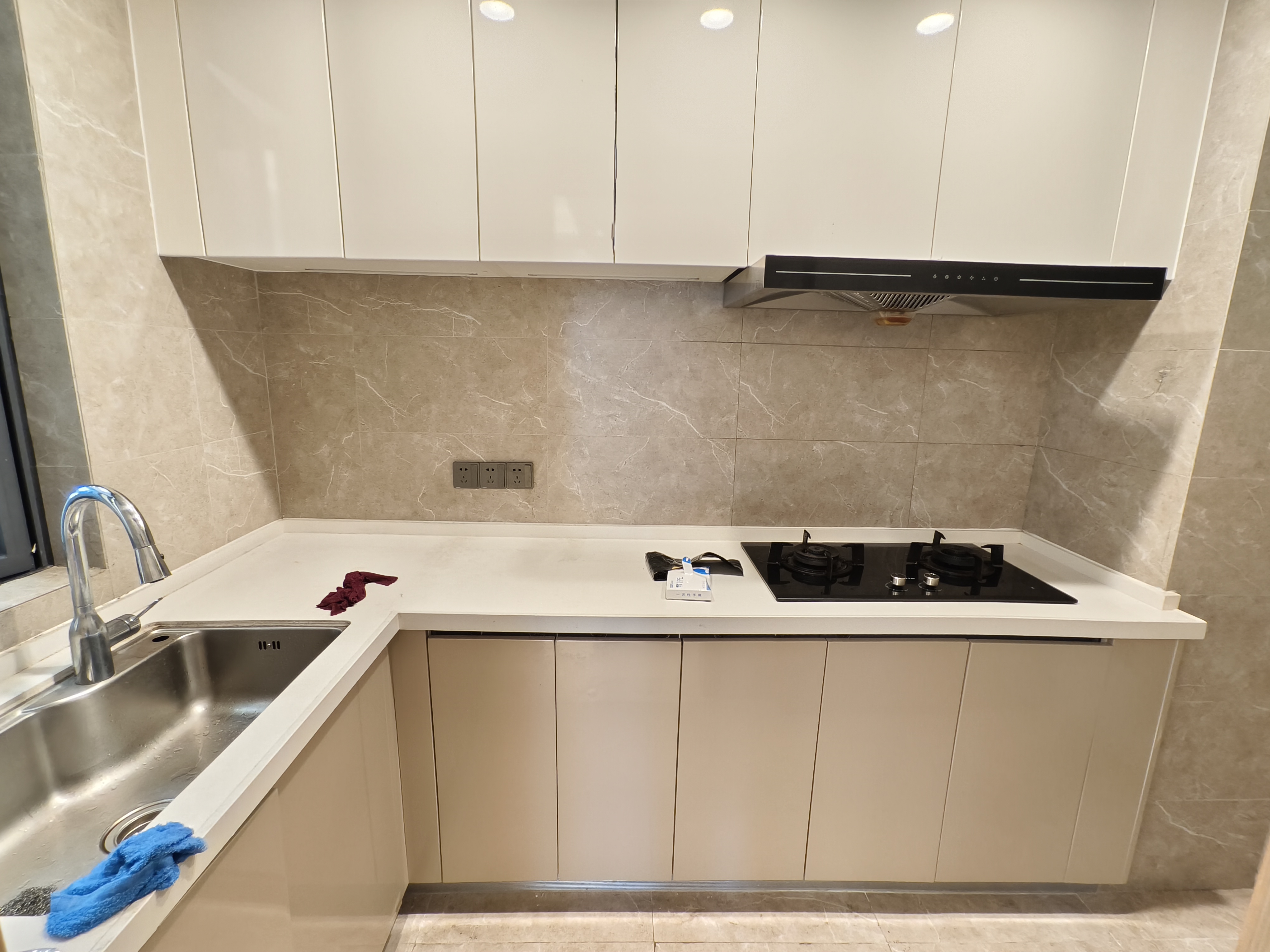 华润中心三期 4室2厅2卫 300.0万 华润中心三期 4室2厅2卫 300.0万室内图