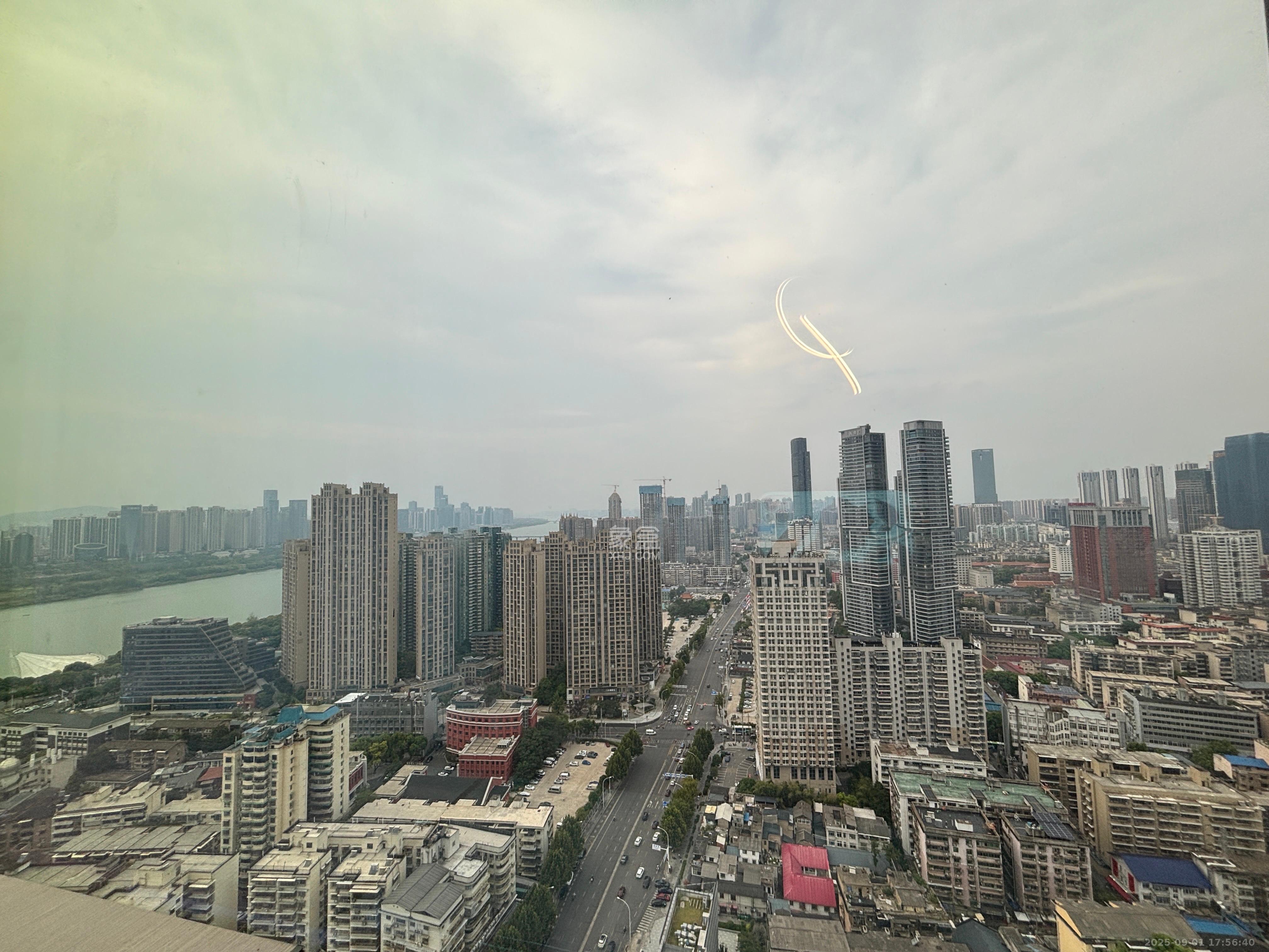 华润置地中心  1室1厅1卫   2500.00元/月室内图