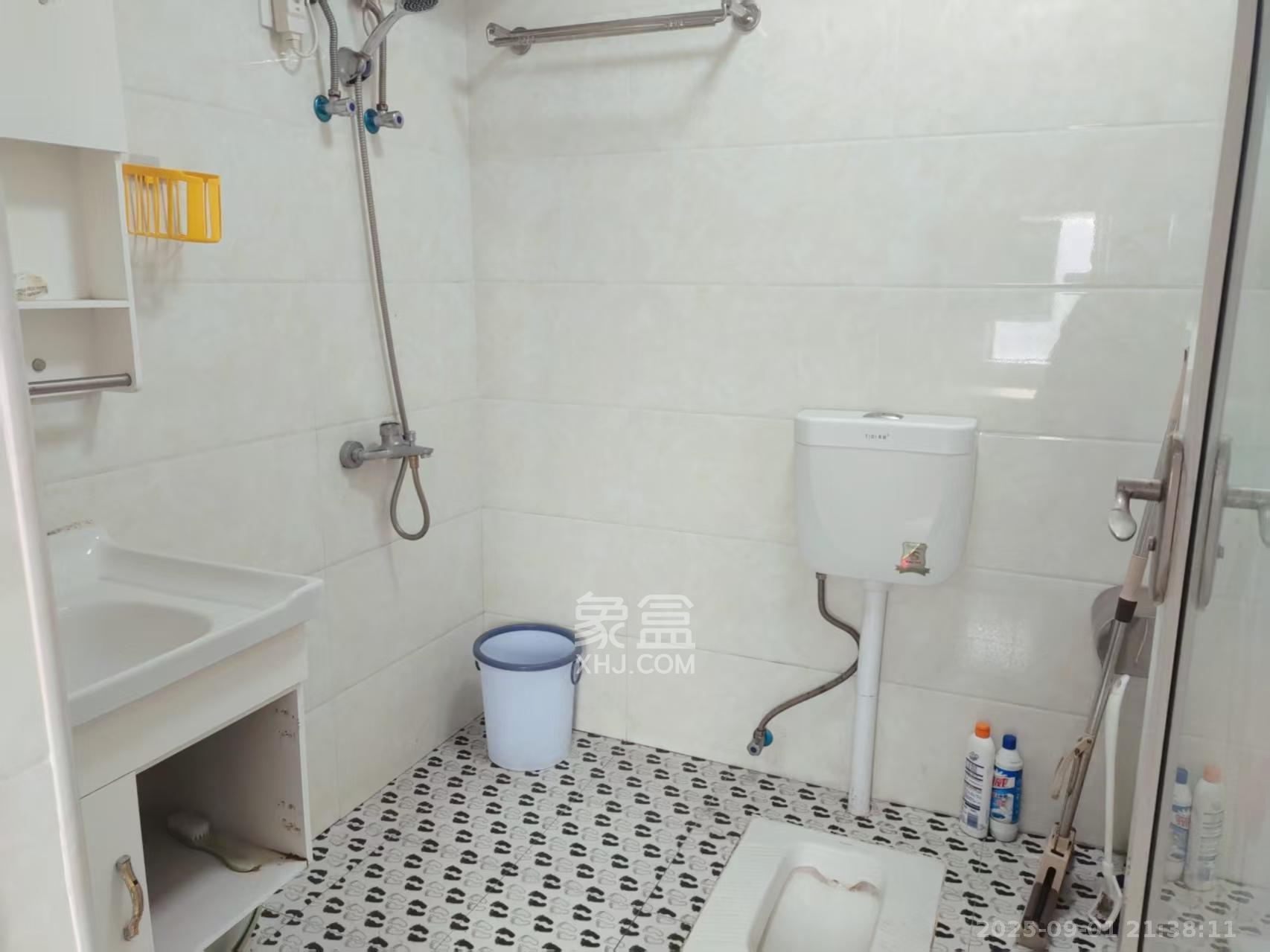 黄金一区  1室0厅1卫    1000.0元/月室内图