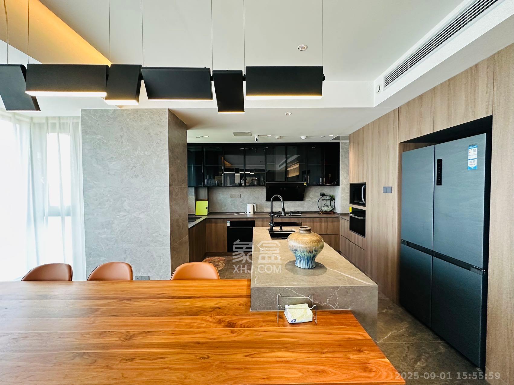 卓越浅水湾 4室2厅3卫 20000.0元/月 卓越浅水湾 4室2厅3卫 20000.0元/月室内图